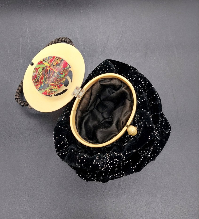 Сумочка дамская винтажная с ажурной крышкой