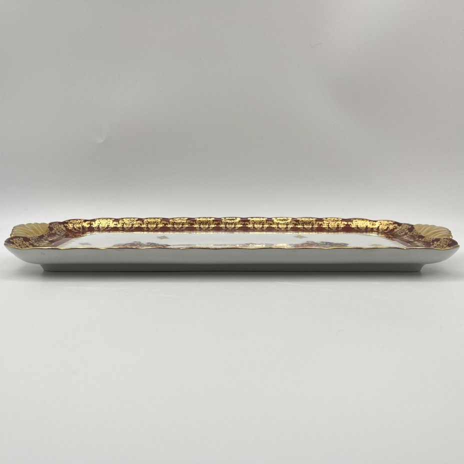 Поднос (рулетница), украшенный ажурным декором и сюжетом галантной сцены