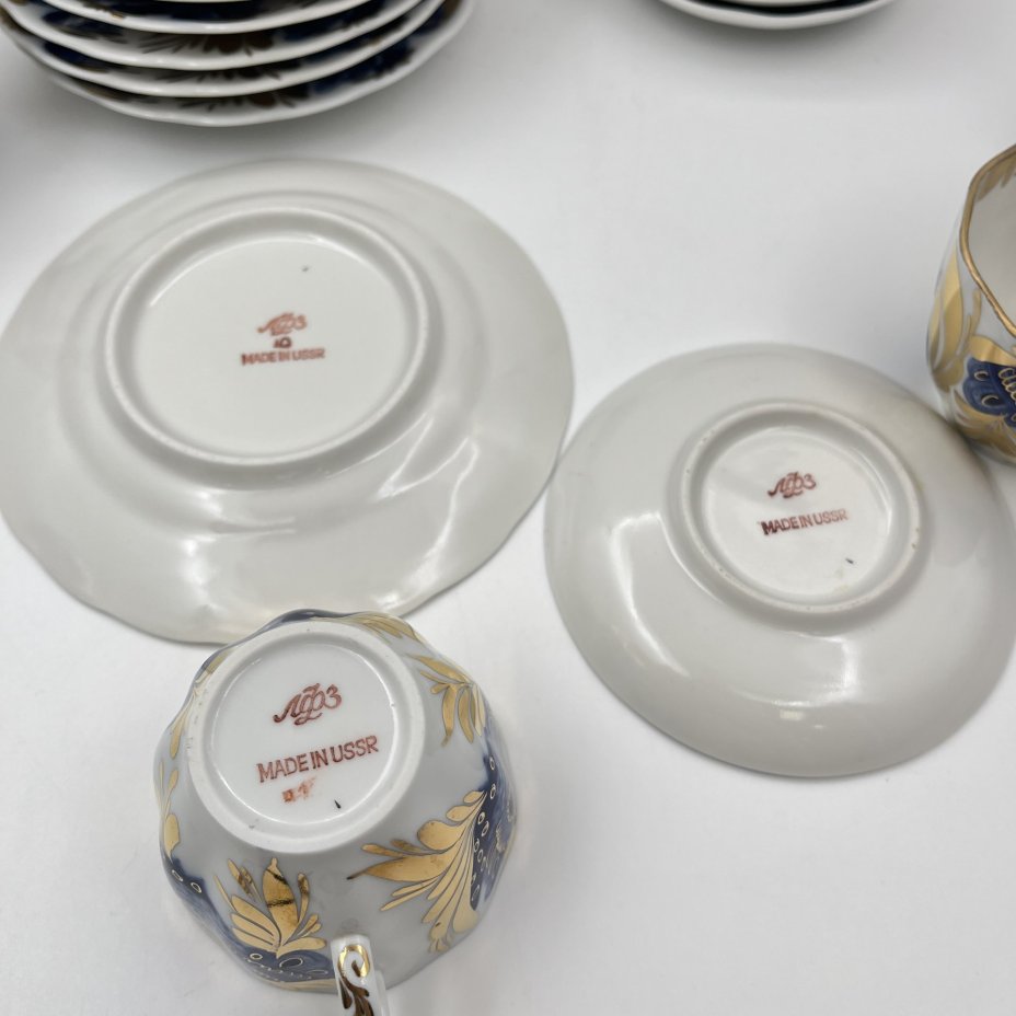 Набор кофейных трио "Золотой сад" на 6 персон, автор формы "Тюльпан" С.Е. Яковлева, автор рисунка Н.П. Славина, фарфор, деколь, золочение, Ленинградский фарфоровый завод (ЛФЗ), СССР, 1970-1992 гг.