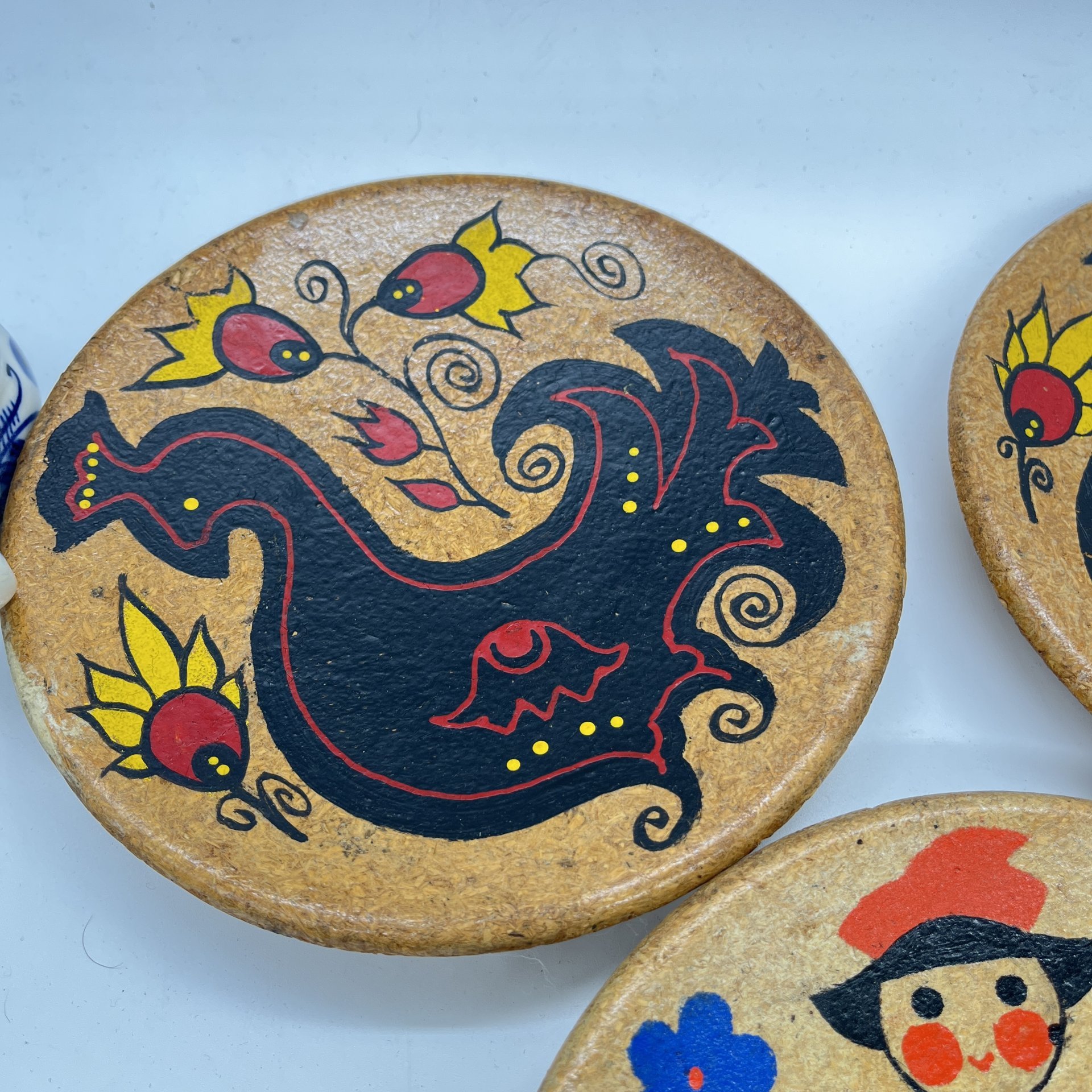 Набор из 3 настенных тарелок с росписью в русском народном стиле, пробка, крытье, Россия, 1990-2010 гг.