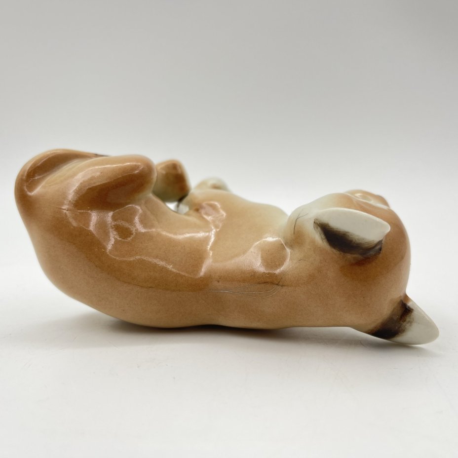 Статуэтка "Львенок сидящий", скульптор Воробьев Б.Я., фарфор, аэрография, роспись, Ленинградский фарфоровый завод (ЛФЗ), СССР, 1970-1990 гг.