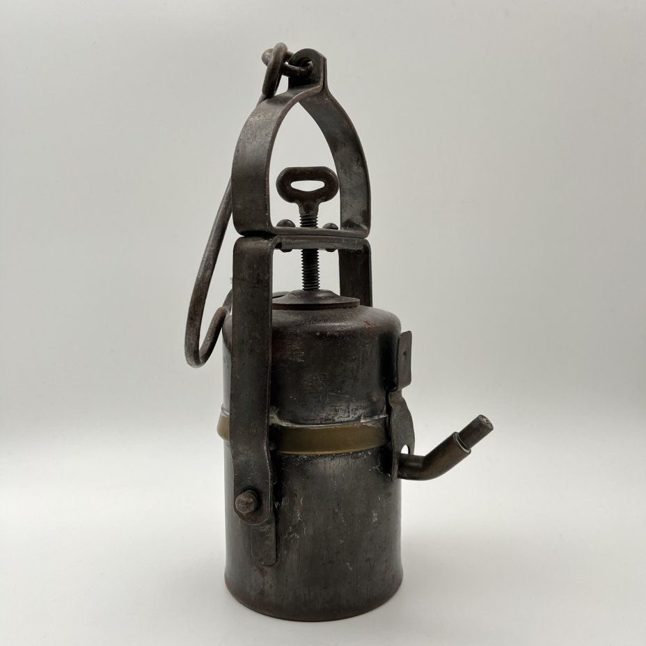 Фонарь карбидный для горных работ