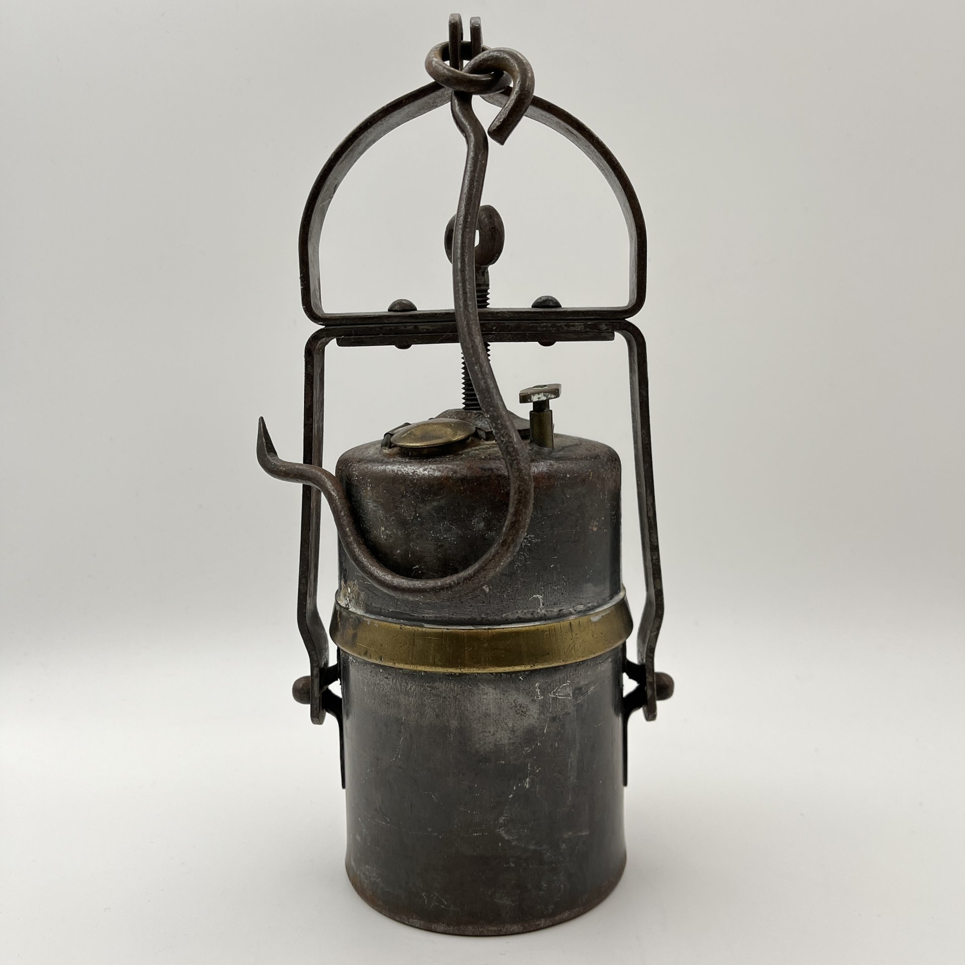 Фонарь карбидный для горных работ