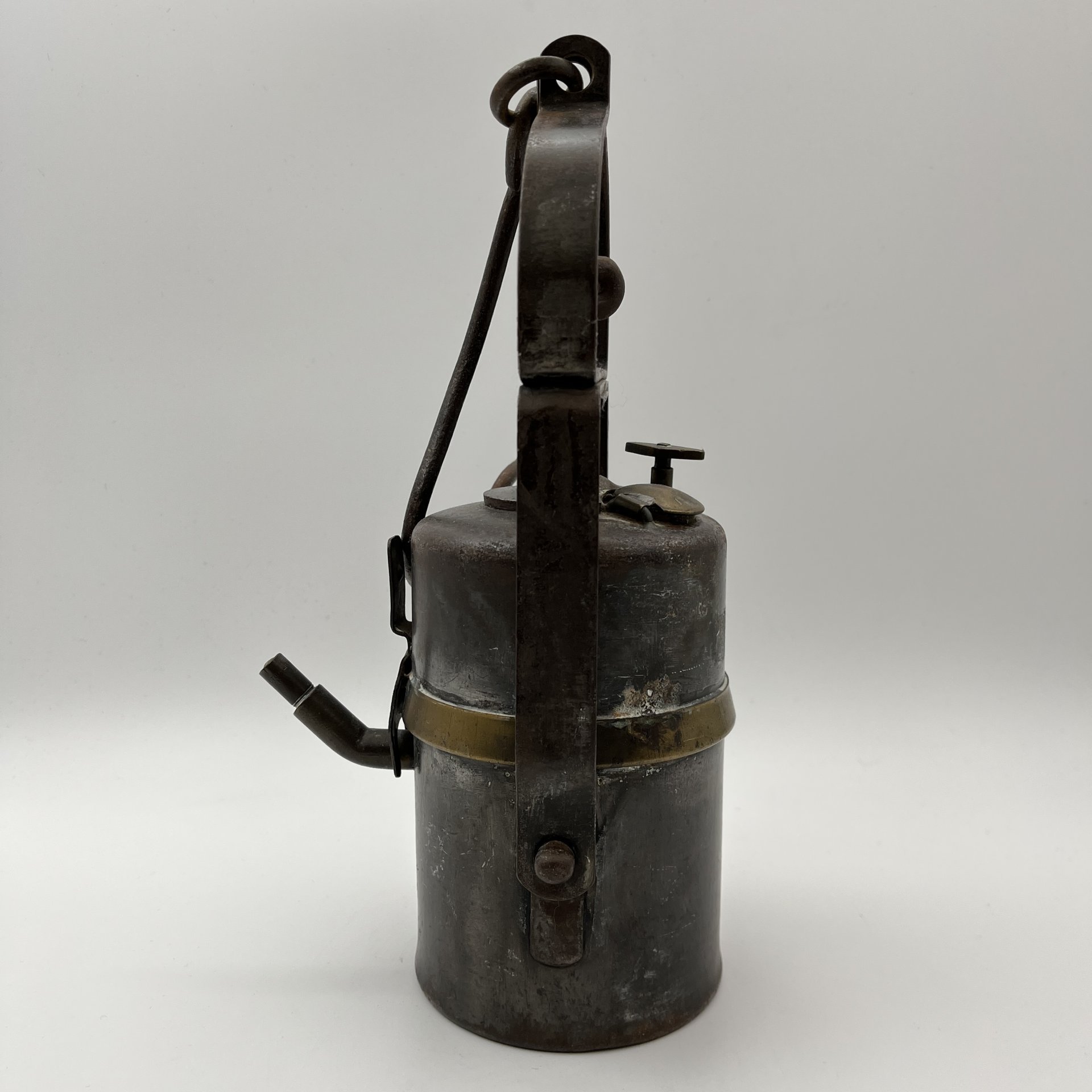 Фонарь карбидный для горных работ