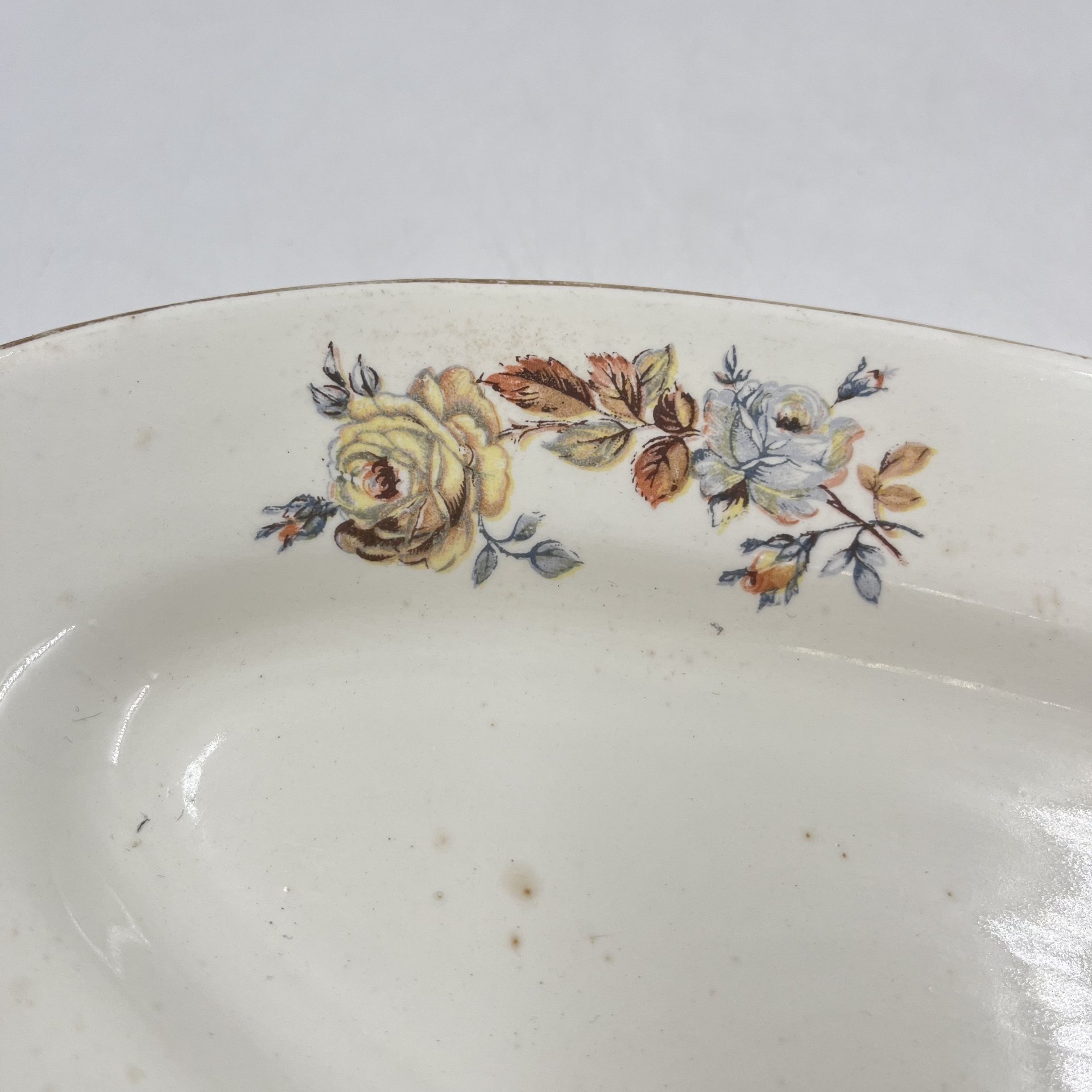 Сервировочное блюдо с цветочным декором, фаянс, деколь, золочение, Будянский фаянсовый завод «Серп и молот», Будянский фаянсовый завод «Серп и молот»