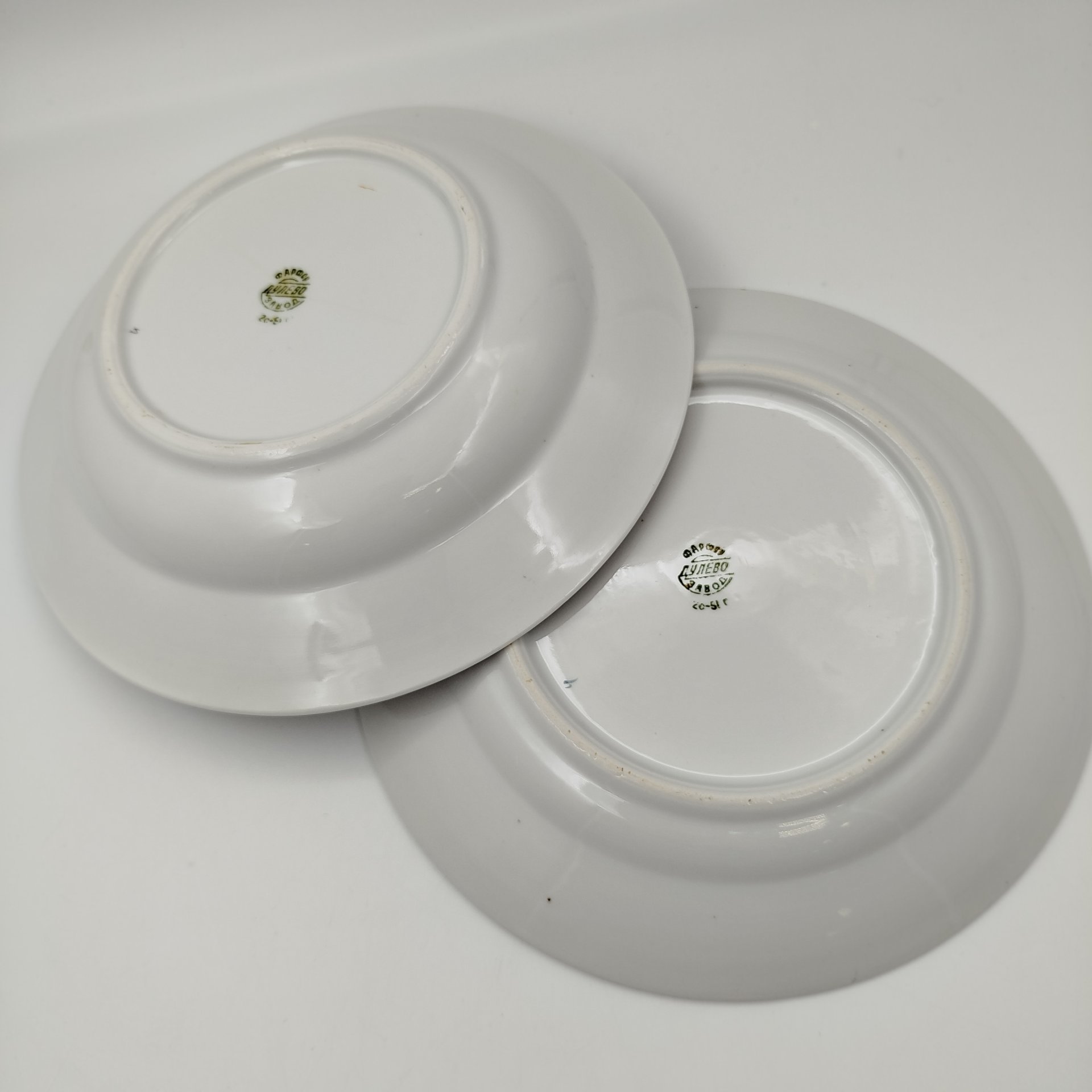 Набор обеденных тарелок "Золотые колосья" (обеденная и суповая), автор росписи Мысягин В.П., фарфор, роспись, золочение, Дулевский фарфоровый завод (Дулёво), СССР, 1951 г.