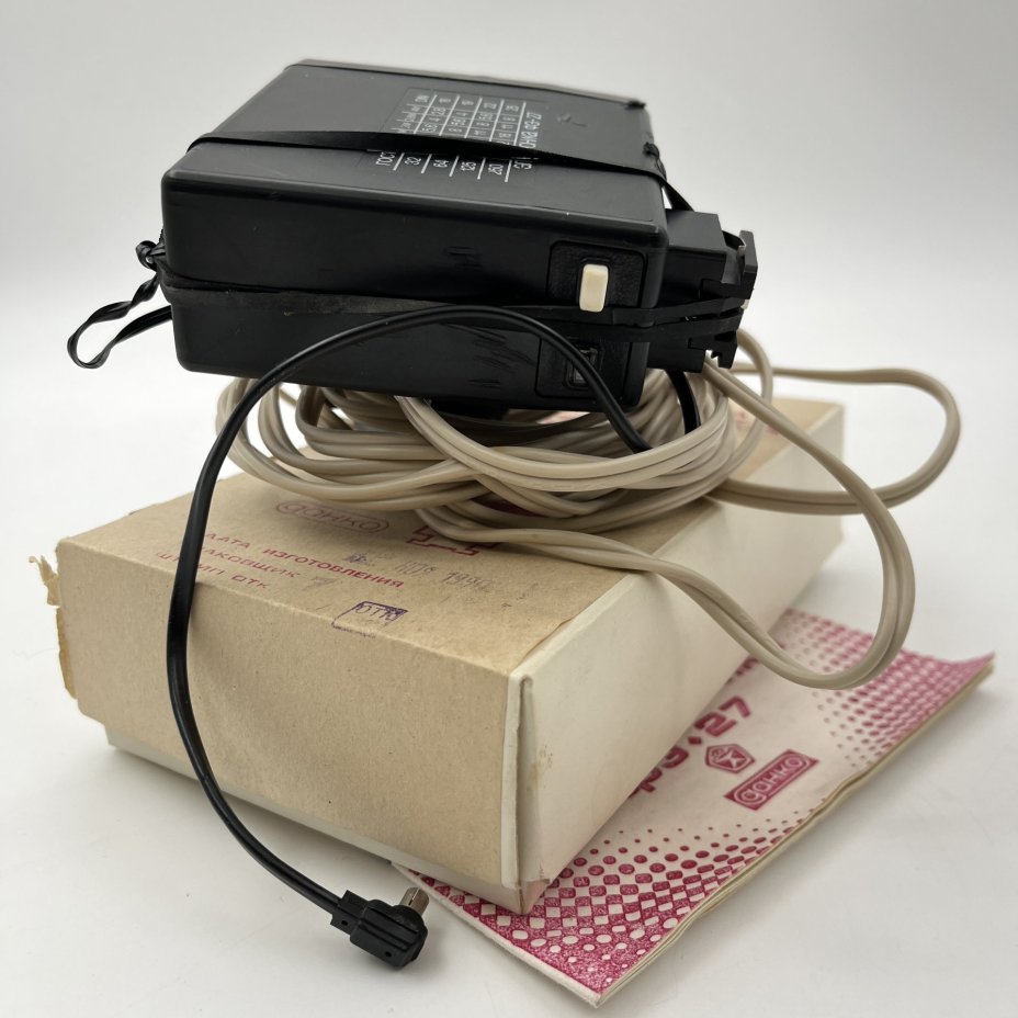 Фотовспышка "Электроника ФЭ-27" в оригинальной упаковке, пластик, картон, СССР, 1990 г.