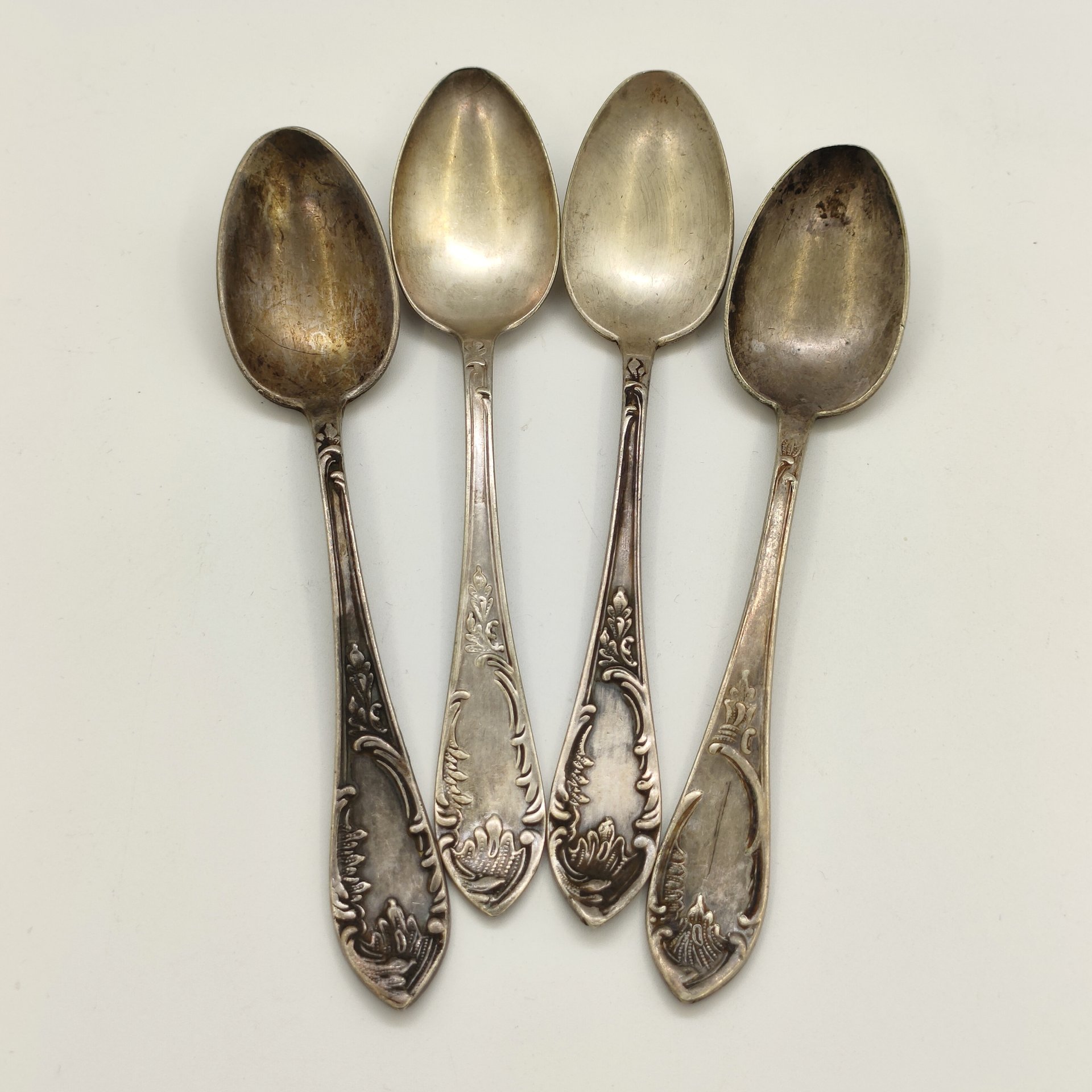 Набор из 4-х чайных ложек с орнаментированными черенками, металл, Московский платиновый завод «Платиноприбор» (МПЗ), СССР, 1930-1940 гг.