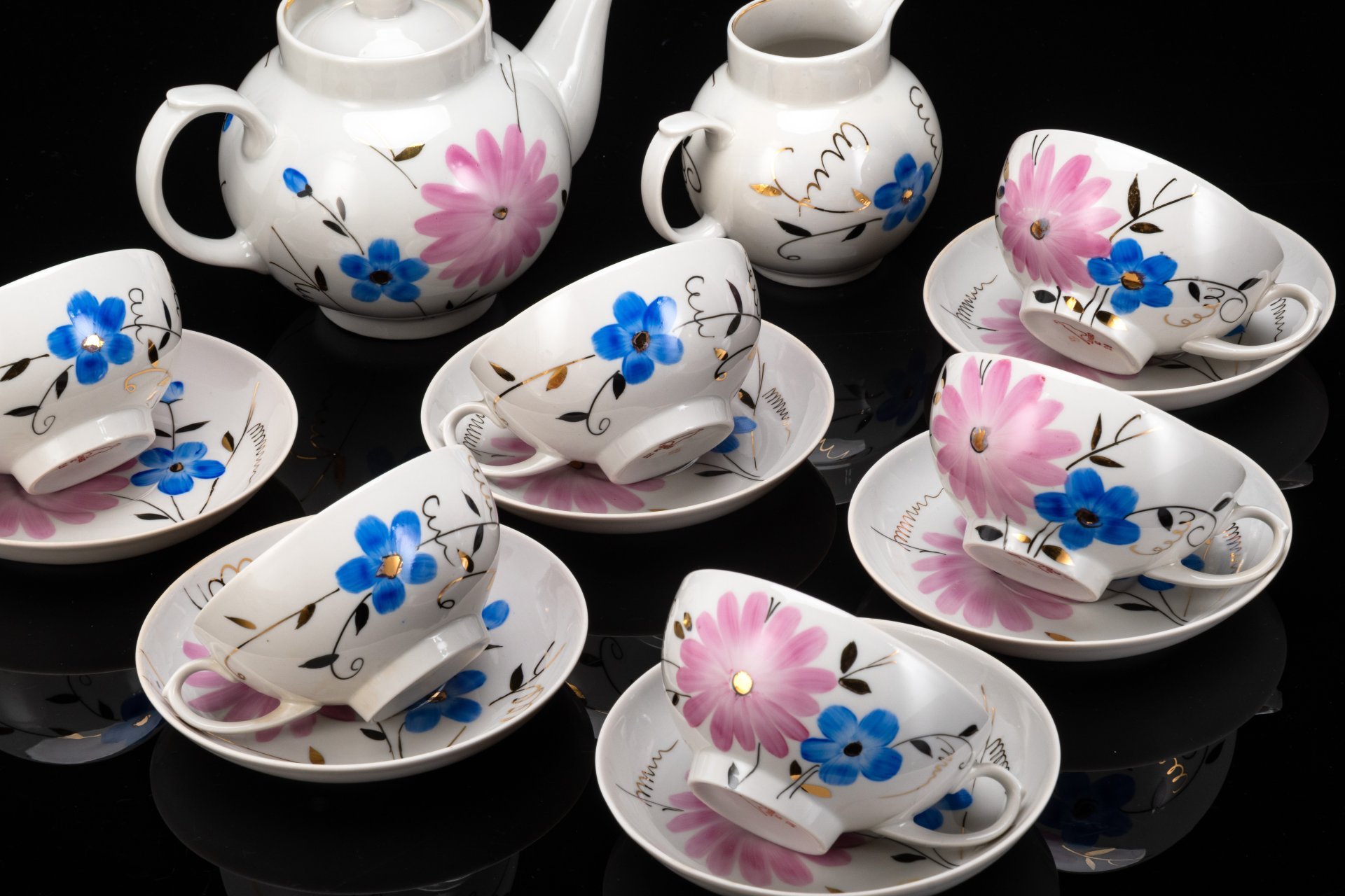 Сервиз чайный с цветочным декором в виде астр на 6 персон (14 предметов), фарфор, роспись, золочение, Дулевский фарфоровый завод (Дулёво), СССР, 1968-1991 гг.