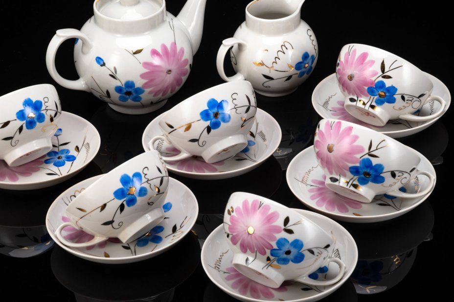 Сервиз чайный с цветочным декором в виде астр на 6 персон (14 предметов), фарфор, роспись, золочение, Дулевский фарфоровый завод (Дулёво), СССР, 1968-1991 гг.