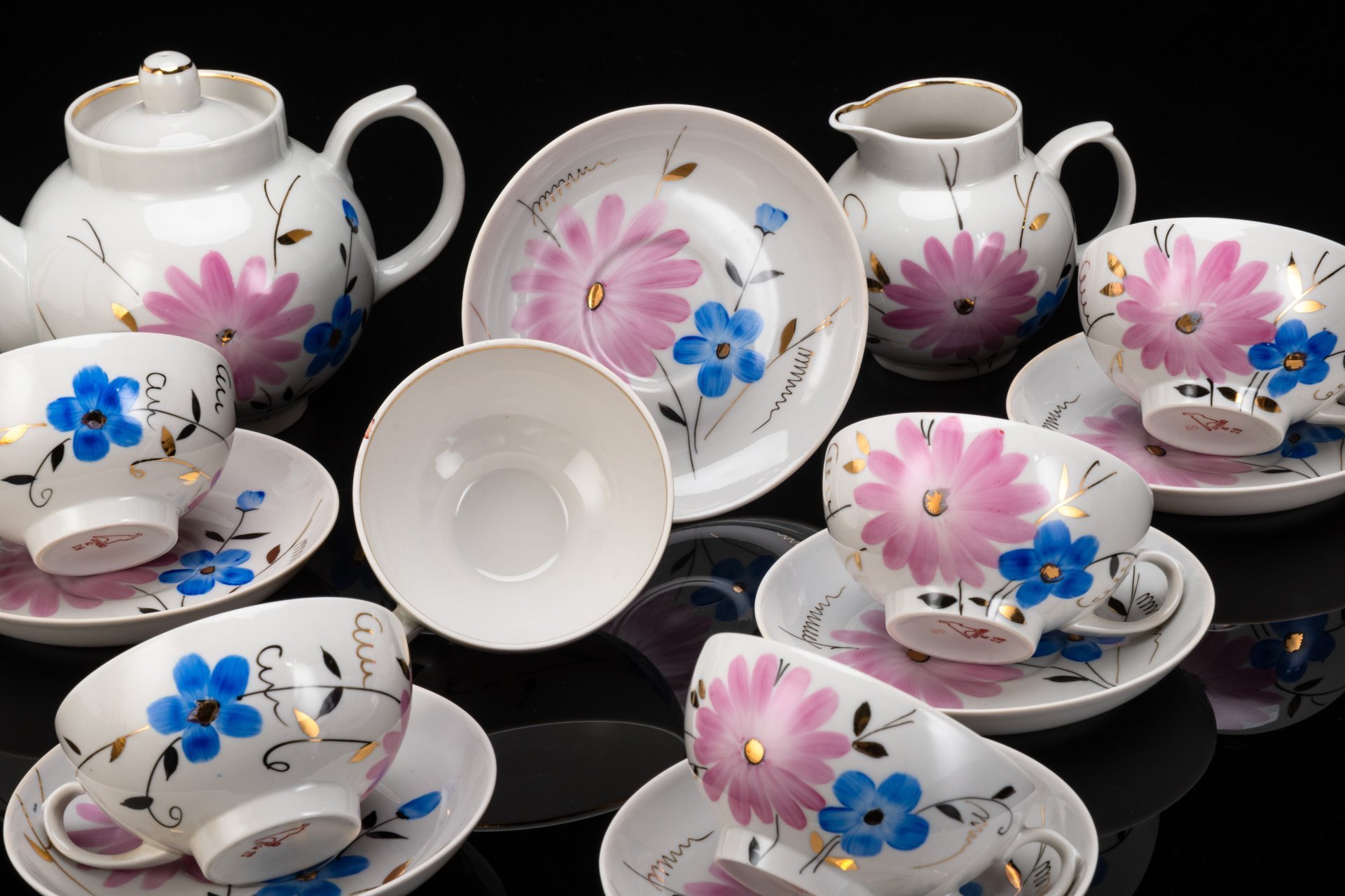 Сервиз чайный с цветочным декором в виде астр на 6 персон (14 предметов), фарфор, роспись, золочение, Дулевский фарфоровый завод (Дулёво), СССР, 1968-1991 гг.