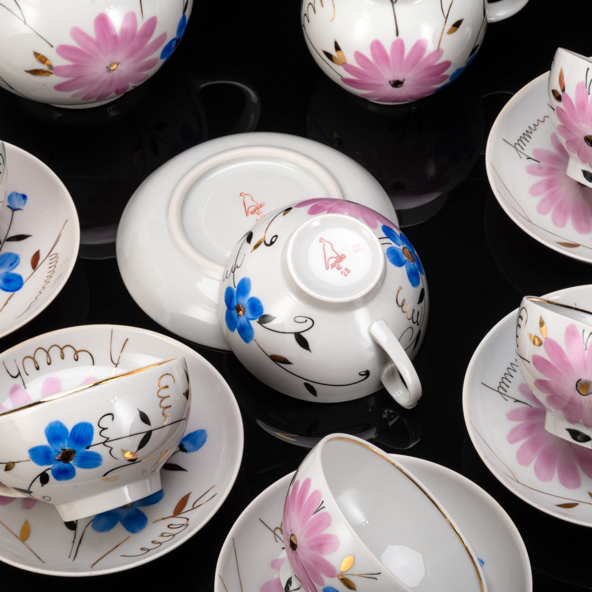 Сервиз чайный с цветочным декором в виде астр на 6 персон (14 предметов), фарфор, роспись, золочение, Дулевский фарфоровый завод (Дулёво), СССР, 1968-1991 гг.