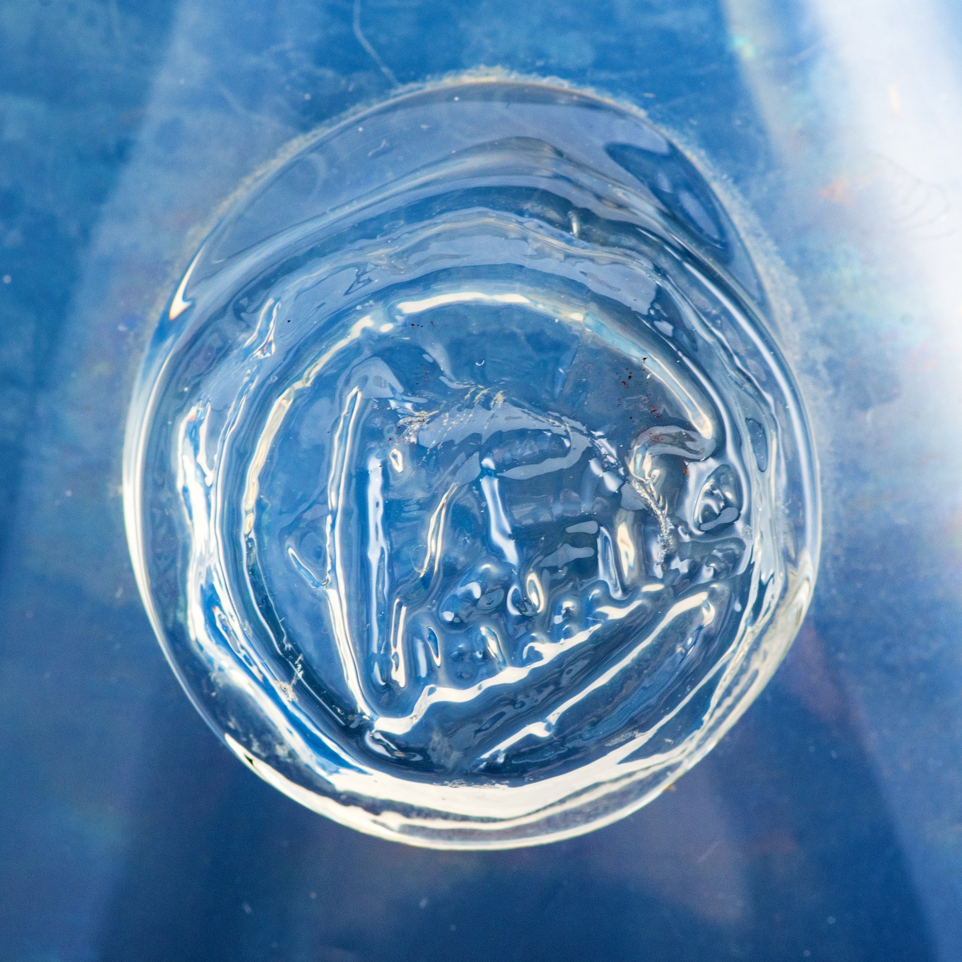 Кувшин с рельефным медальоном на тулове, стекло, опаловое стекло, гутная техника, Львовская керамико-скульптурная фабрика (ЛКСФ), СССР, 1960-1990 гг.