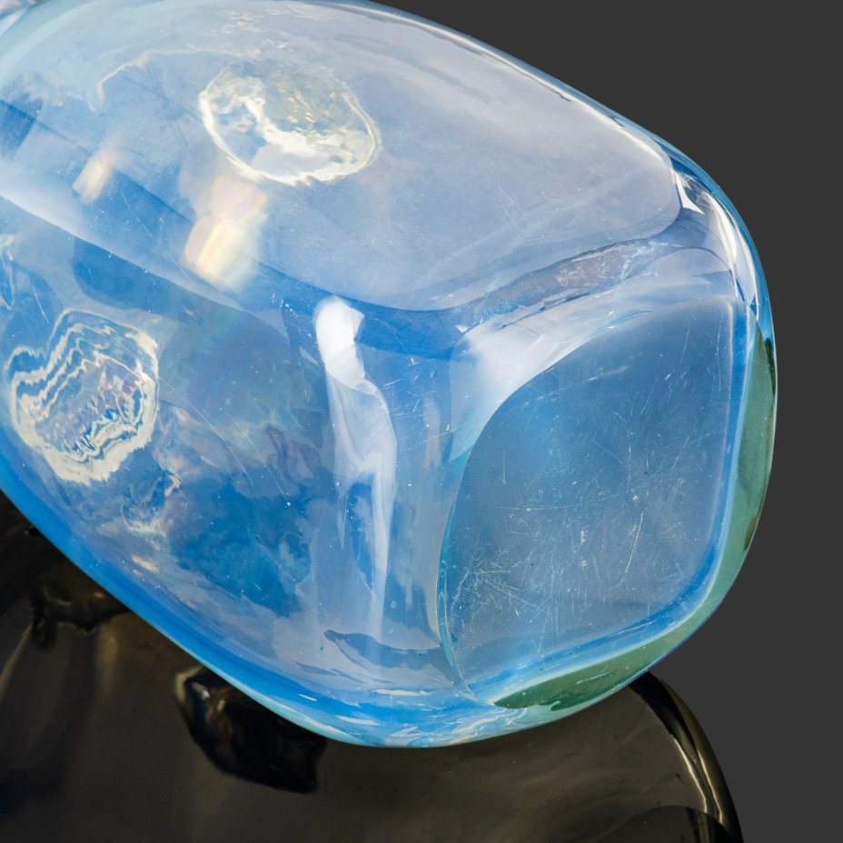 Кувшин с рельефным медальоном на тулове, стекло, опаловое стекло, гутная техника, Львовская керамико-скульптурная фабрика (ЛКСФ), СССР, 1960-1990 гг.