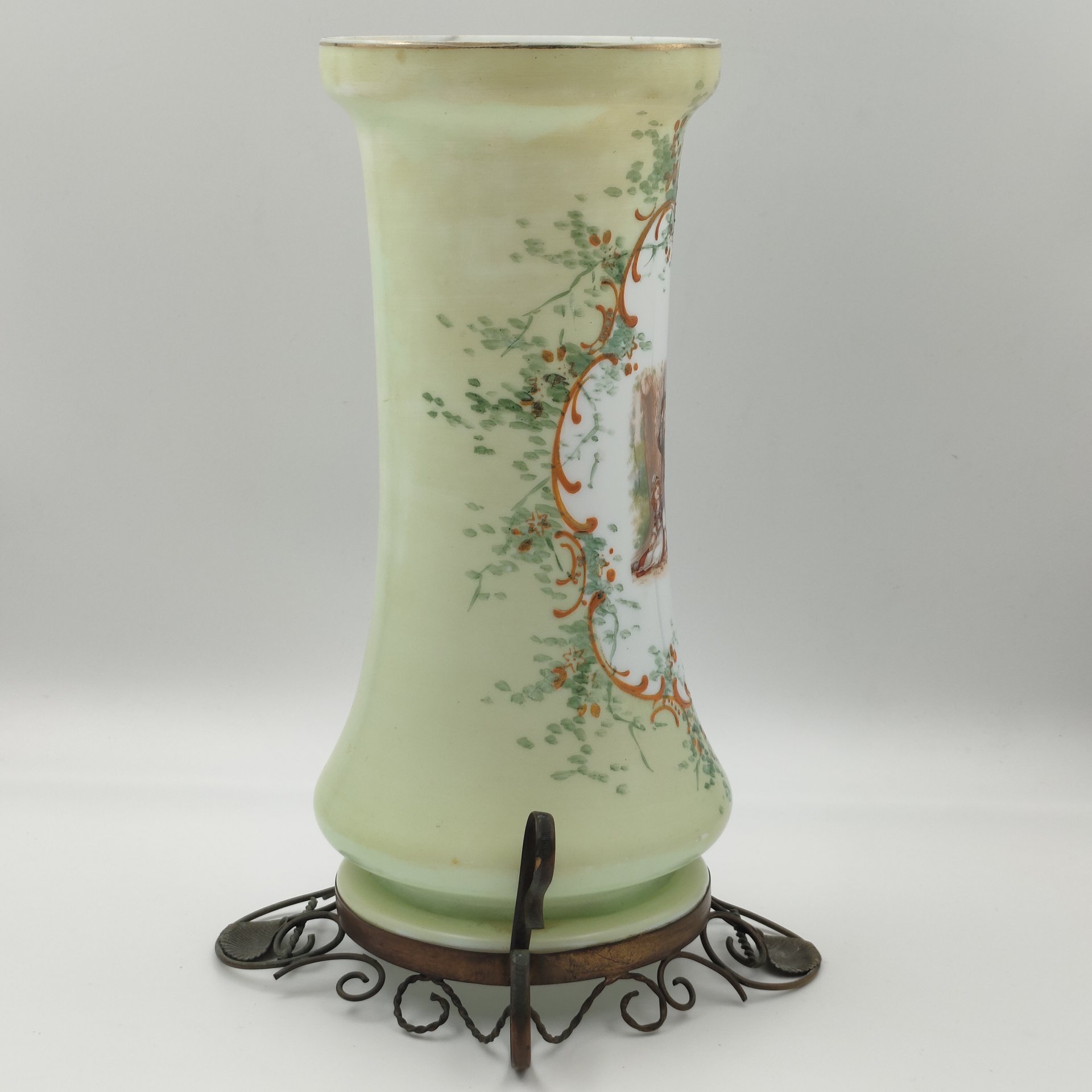 Ваза в металлической оплетке с изображением играющих детей, стекло, деколь, роспись, сплав металлов, Европа, 1950-1970 гг.