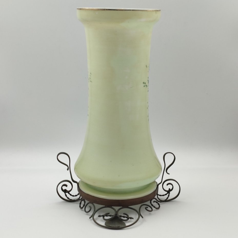 Ваза в металлической оплетке с изображением играющих детей