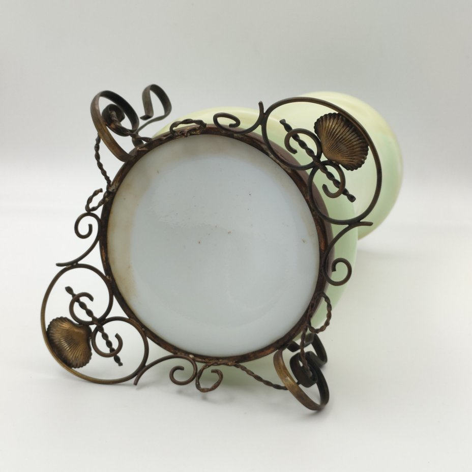 Ваза в металлической оплетке с изображением играющих детей