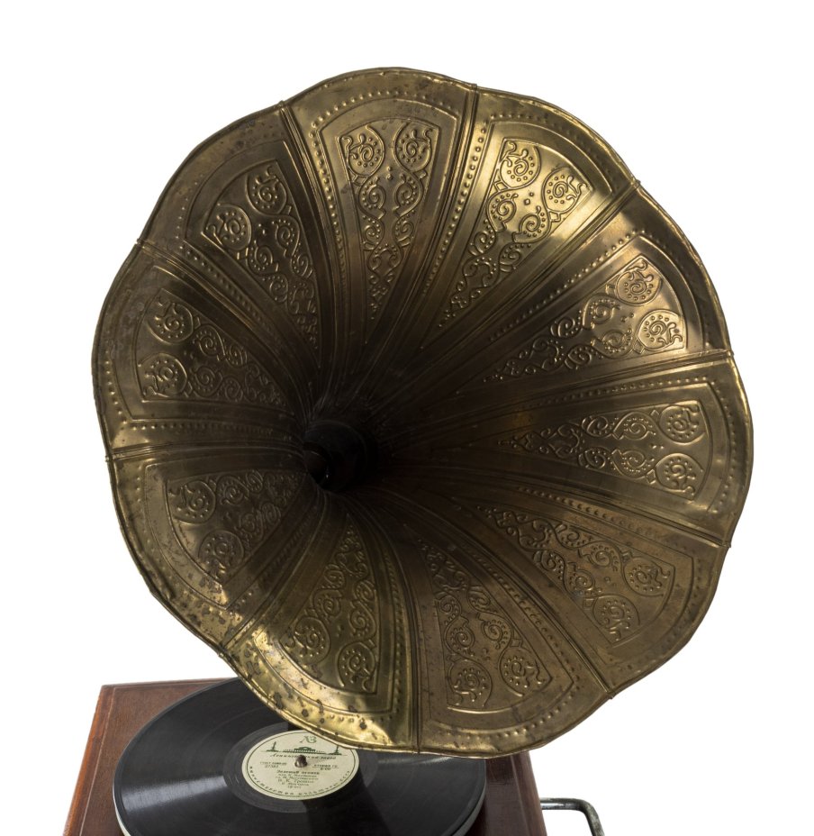 Граммофон "His master's voice"