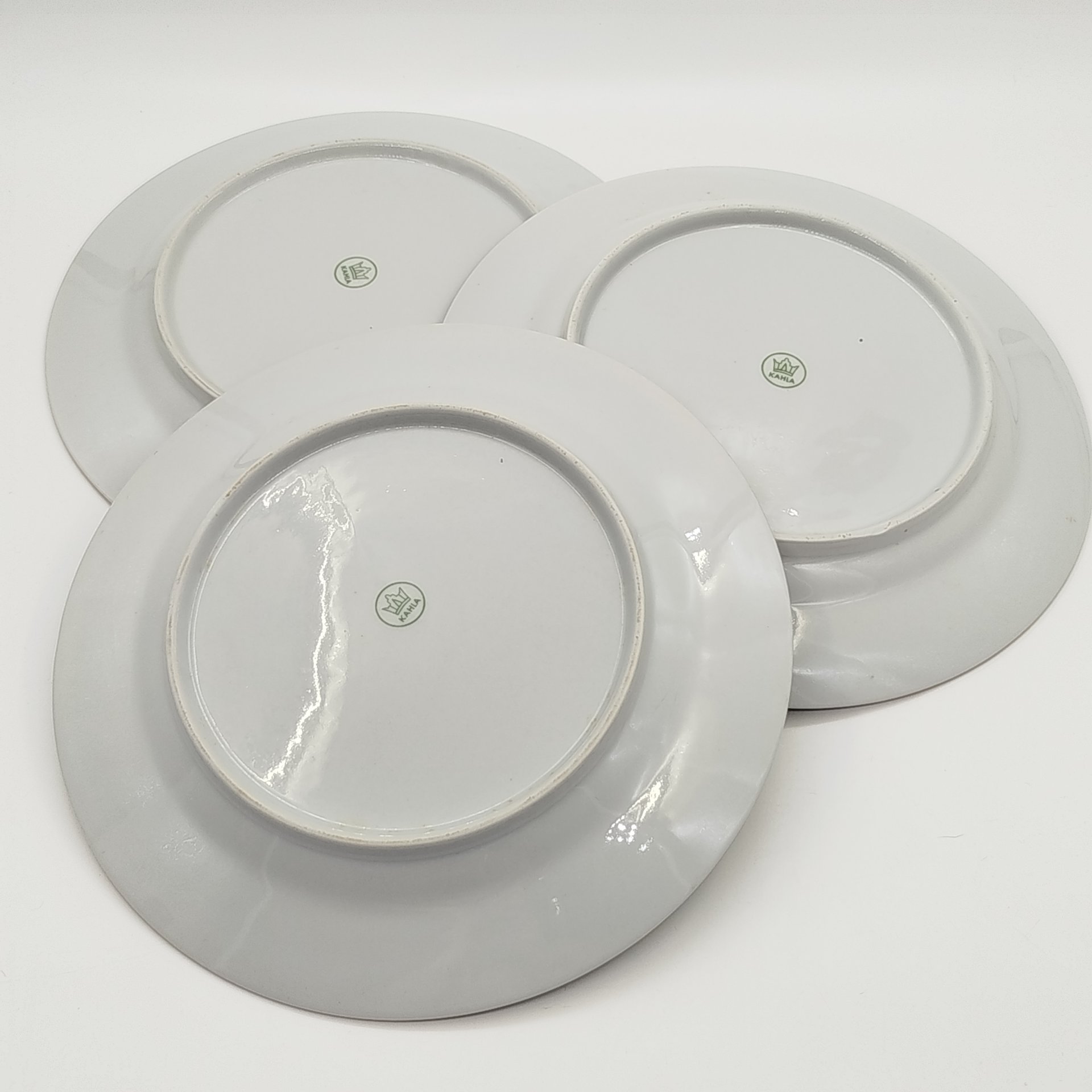 Набор из 3-х обеденных тарелок, украшенных изображением розы