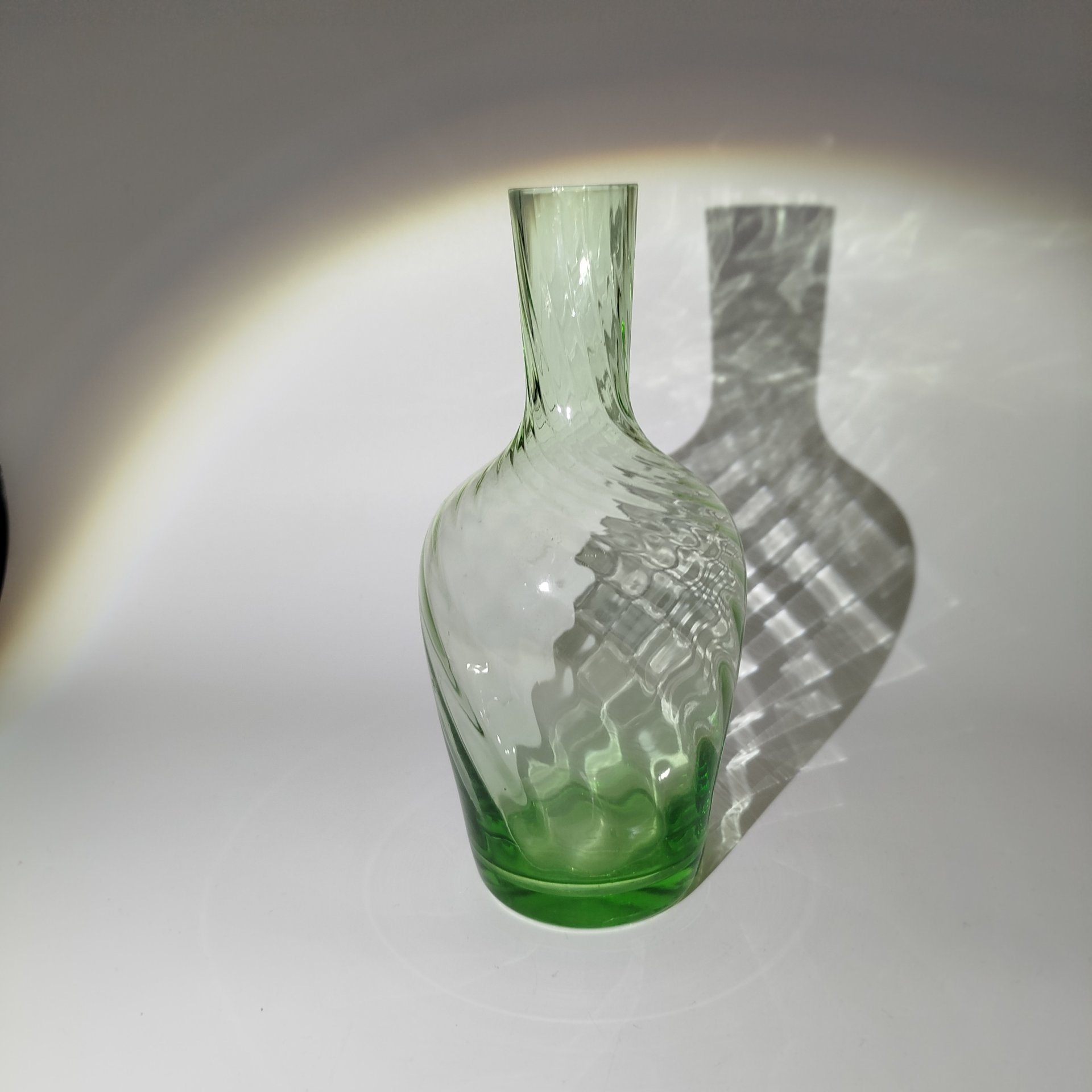 Штоф(графин) зеленого оттенка, цветное стекло, СССР, 1960-1980 гг.