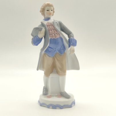 Статуэтка "Галантный кавалер", фарфор, роспись, Китай, 1980-2000 гг.