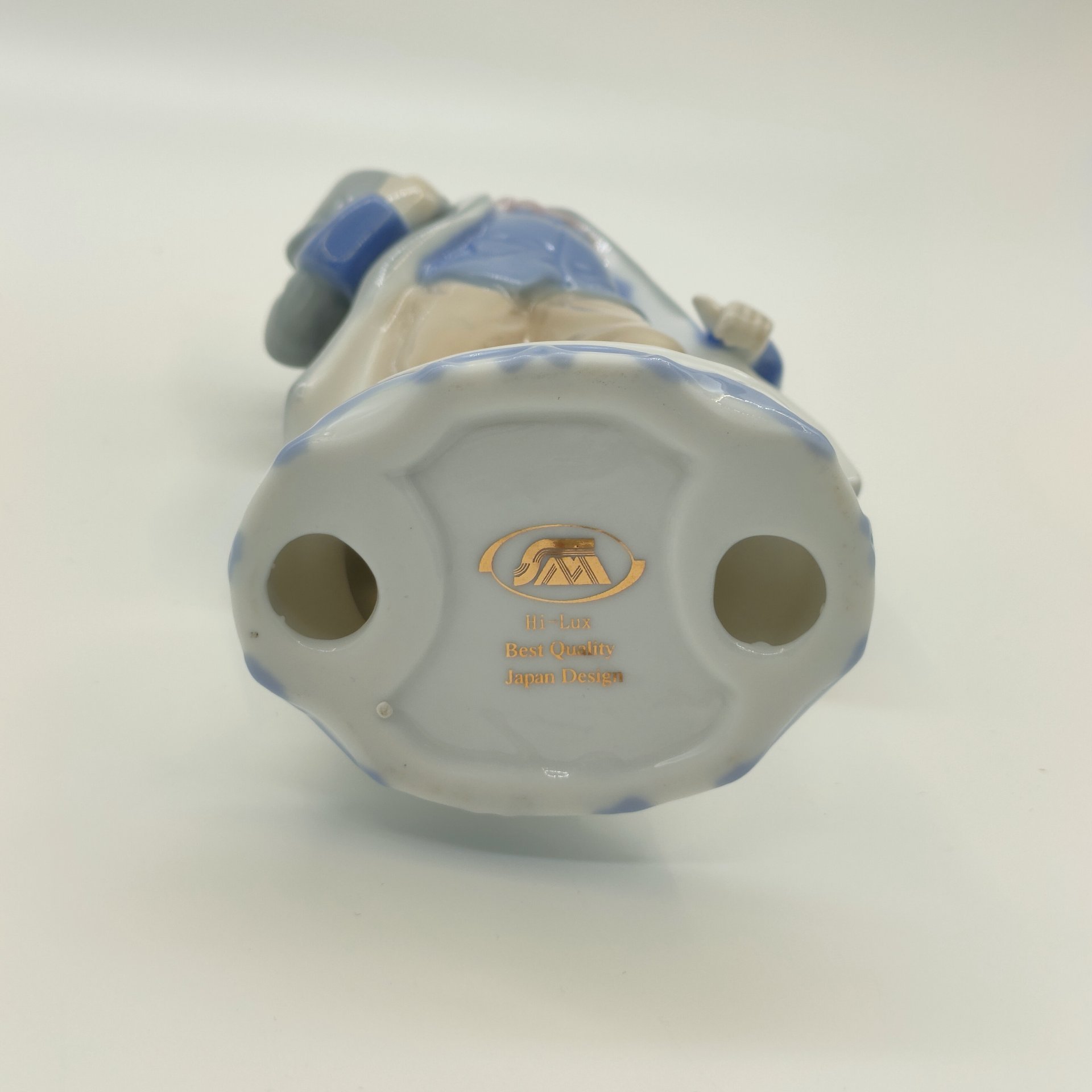 Статуэтка "Галантный кавалер", фарфор, роспись, Китай, 1980-2000 гг.