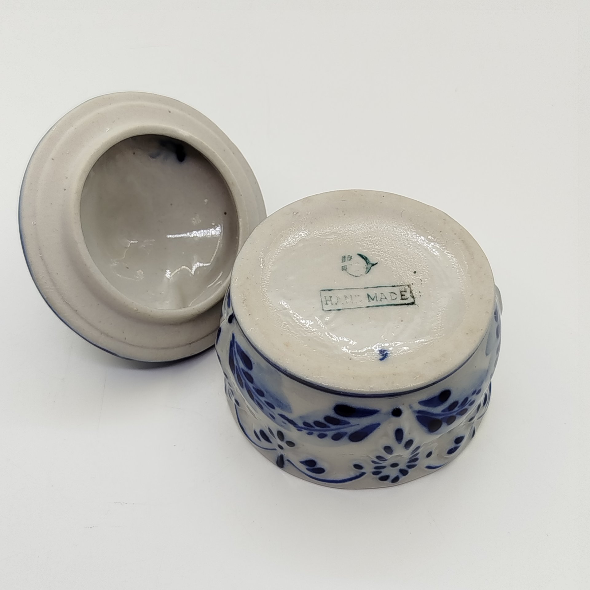 Шкатулка с фигурным навершием в виде ящерицы