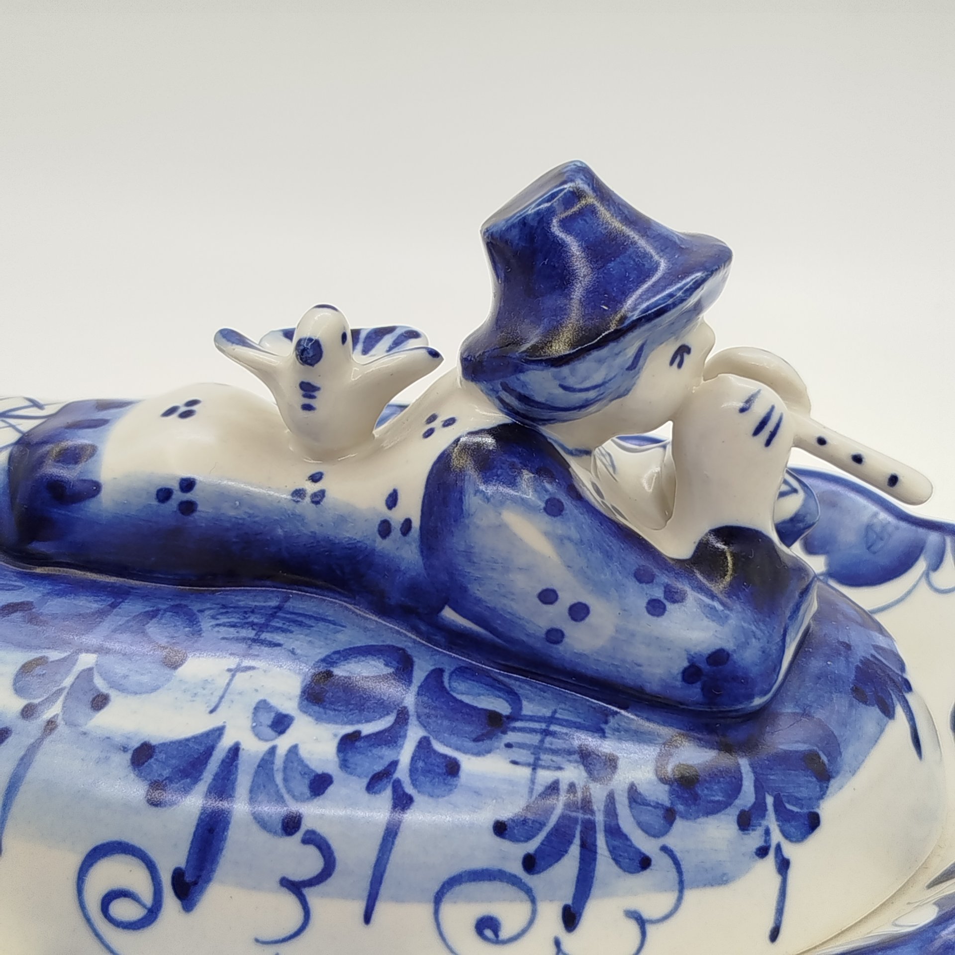 Масленка "Пастушок с дудочкой", авт. Акулова, Гжель