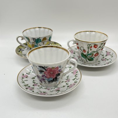Три чайные пары с флоральным декором (подбор!), форма "Лучистая", автор формы Н.П. Славина, фарфор, деколь, золочение, Ленинградский фарфоровый завод (ЛФЗ), СССР, 1970-1980 гг.