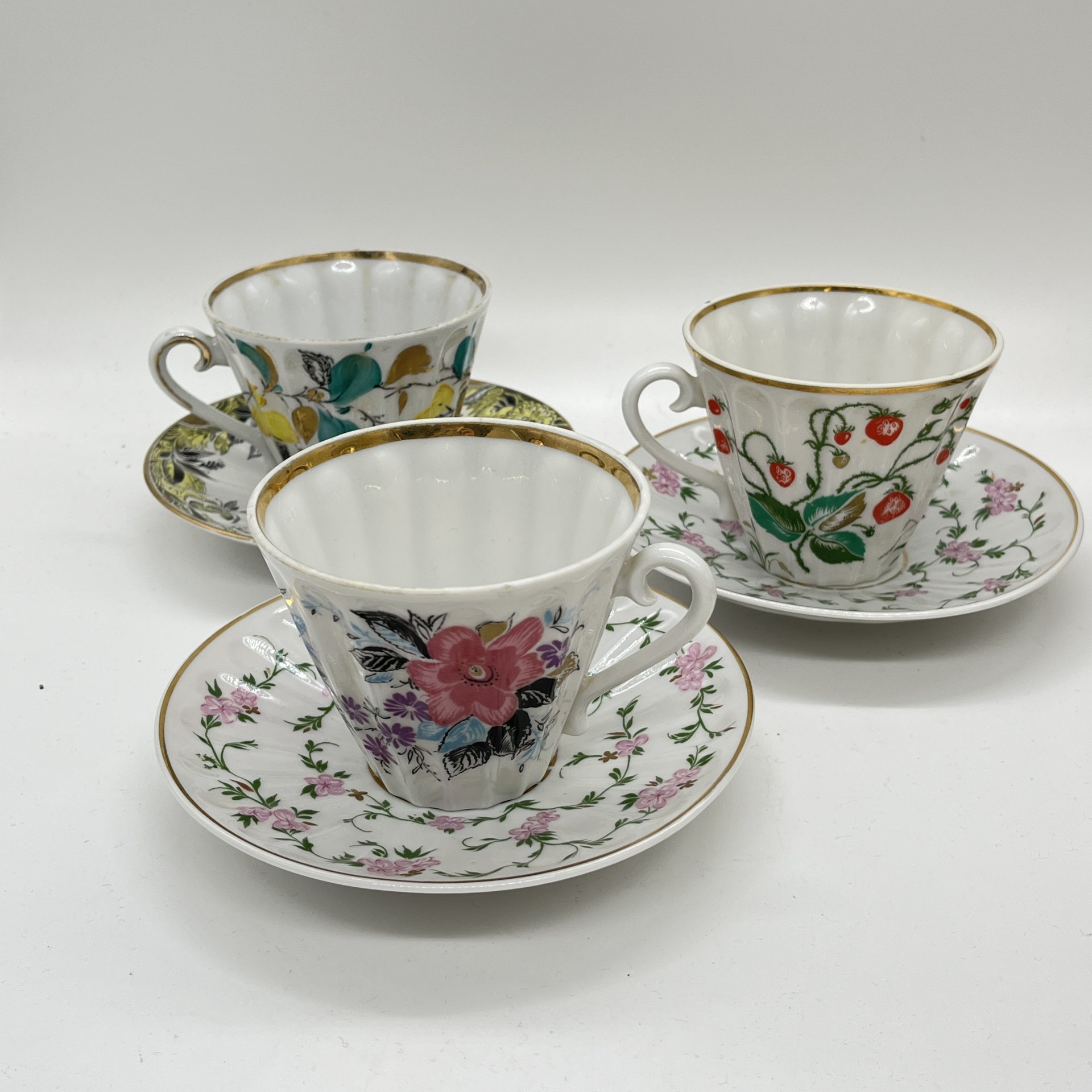 Три чайные пары с флоральным декором (подбор!), форма "Лучистая", автор формы Н.П. Славина, фарфор, деколь, золочение, Ленинградский фарфоровый завод (ЛФЗ), СССР, 1970-1980 гг.