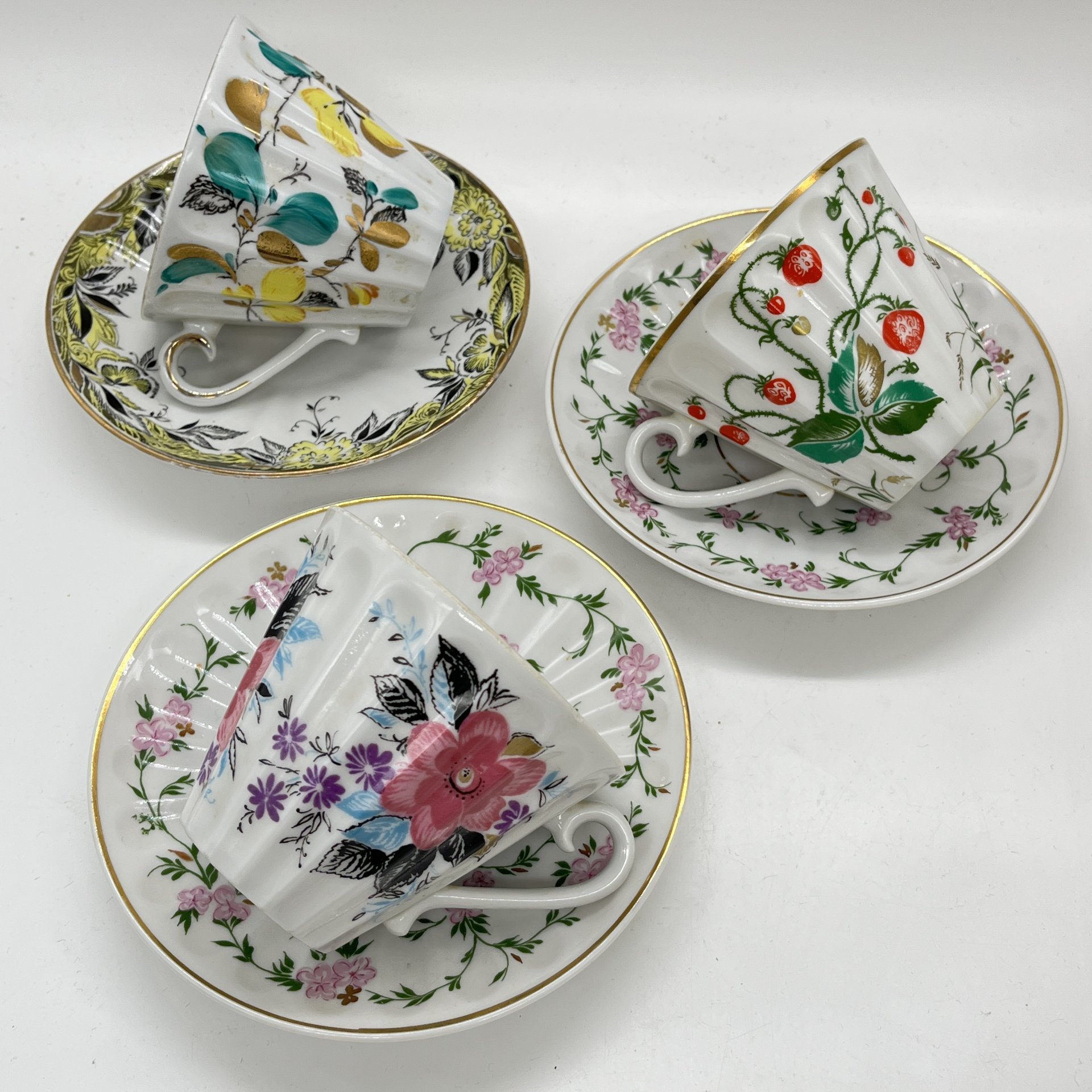 Три чайные пары с флоральным декором (подбор!), форма "Лучистая", автор формы Н.П. Славина, фарфор, деколь, золочение, Ленинградский фарфоровый завод (ЛФЗ), СССР, 1970-1980 гг.