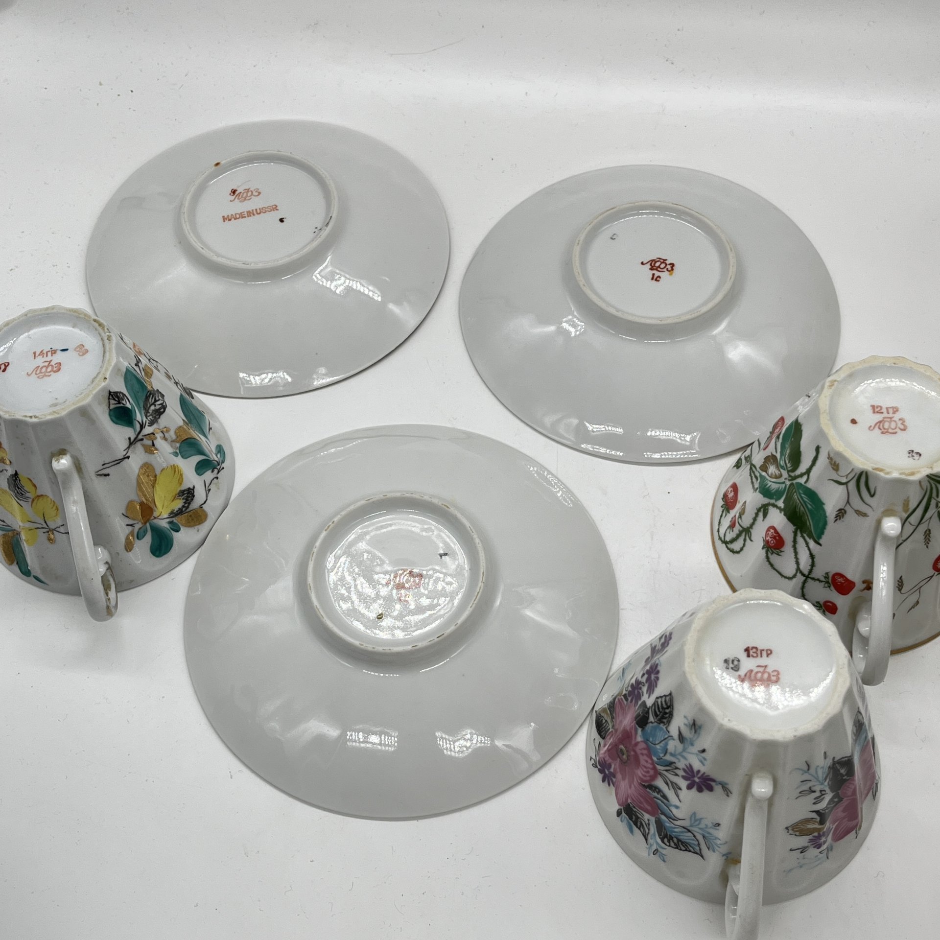 Три чайные пары с флоральным декором (подбор!), форма "Лучистая", автор формы Н.П. Славина, фарфор, деколь, золочение, Ленинградский фарфоровый завод (ЛФЗ), СССР, 1970-1980 гг.