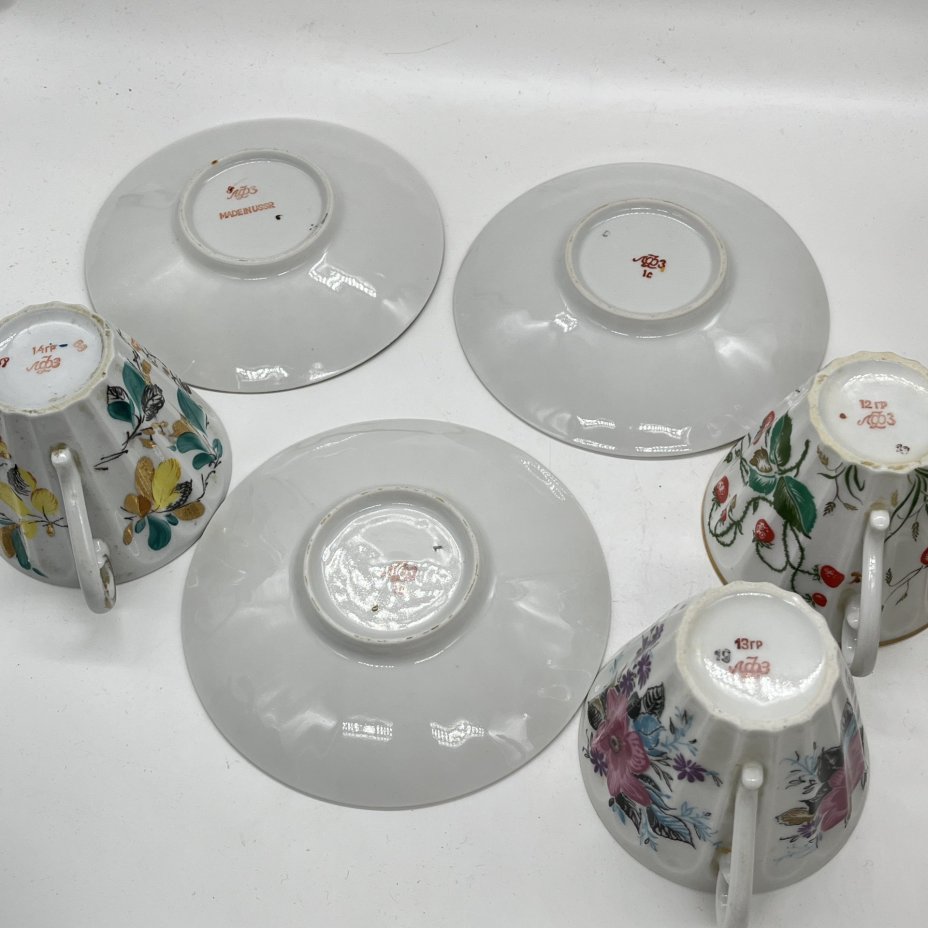 Три чайные пары с флоральным декором (подбор!), форма "Лучистая", автор формы Н.П. Славина, фарфор, деколь, золочение, Ленинградский фарфоровый завод (ЛФЗ), СССР, 1970-1980 гг.