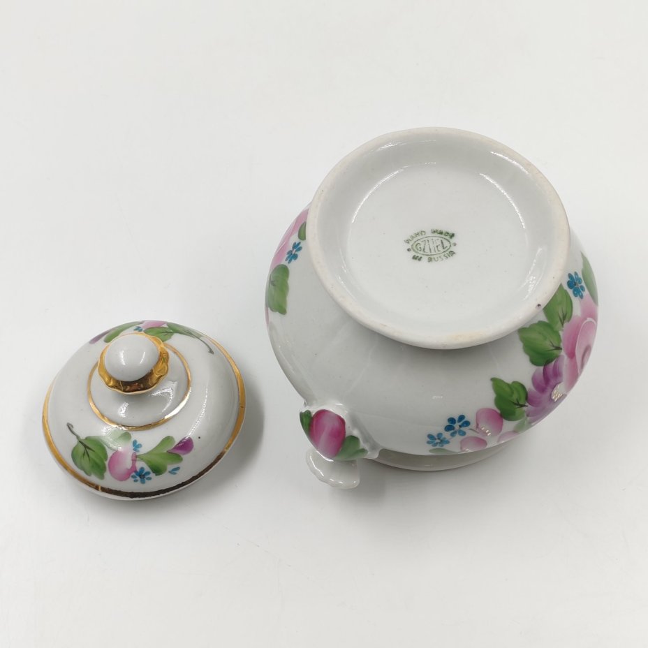 Сахарница с цветочным декором, Гжель, фарфор, роспись, золочение, Россия, 1991-2000 гг.