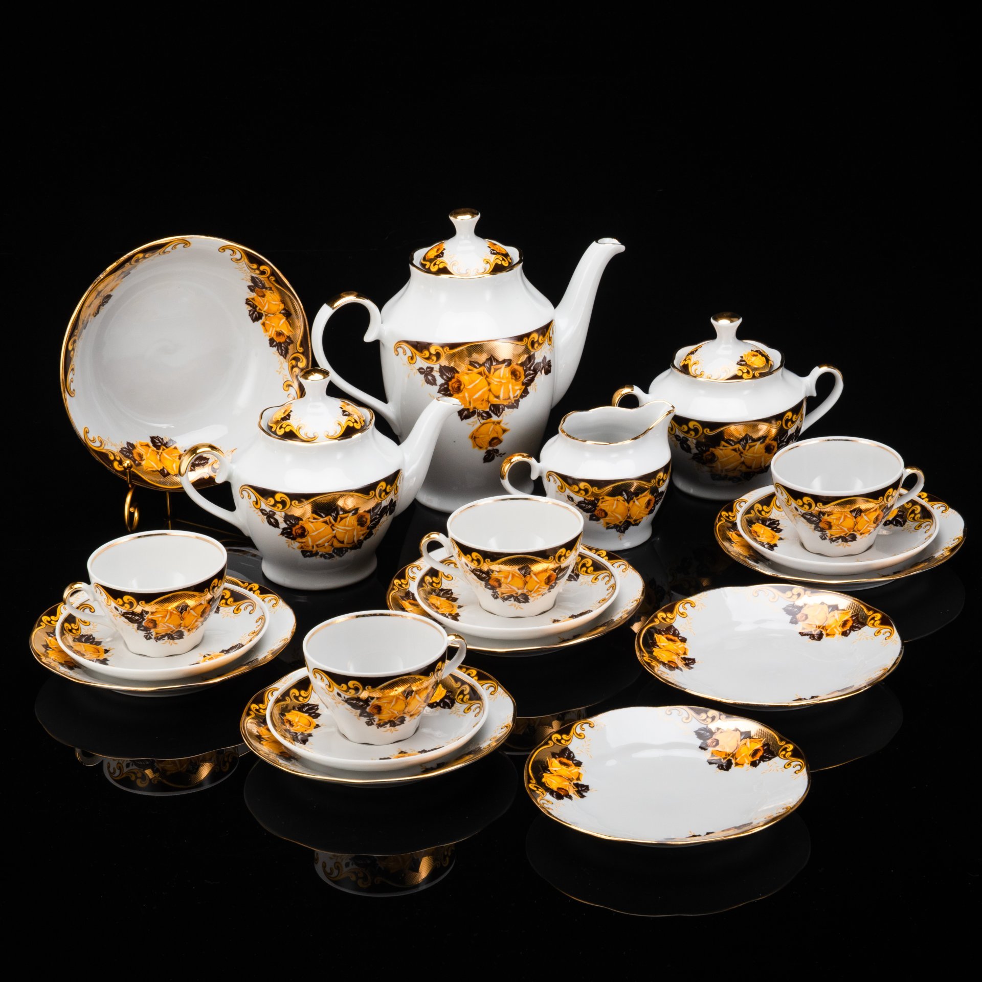 Сервиз чайно-кофейный "Жёлтая роза" на 4 персоны (19 предметов), фарфор, деколь, золочение, Рижский фарфорово-фаянсовый завод, СССР, 1960-1980 гг.