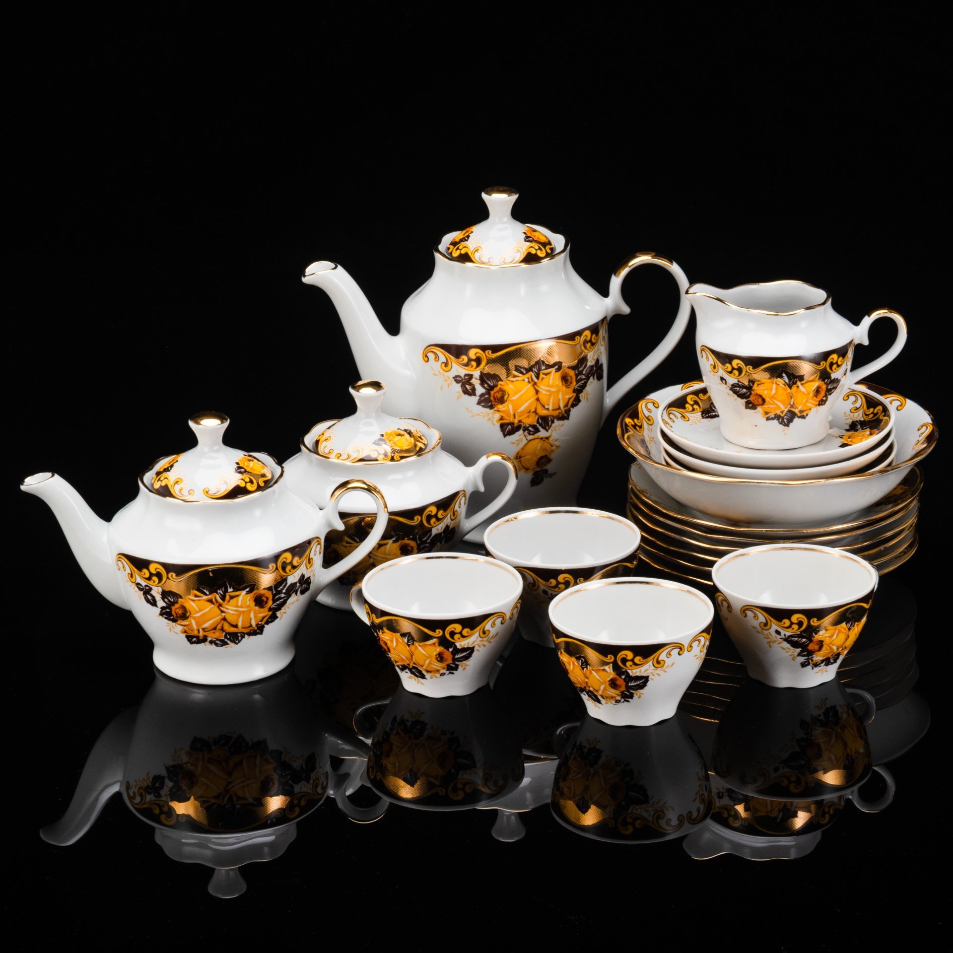 Сервиз чайно-кофейный "Жёлтая роза" на 4 персоны (19 предметов), фарфор, деколь, золочение, Рижский фарфорово-фаянсовый завод, СССР, 1960-1980 гг.