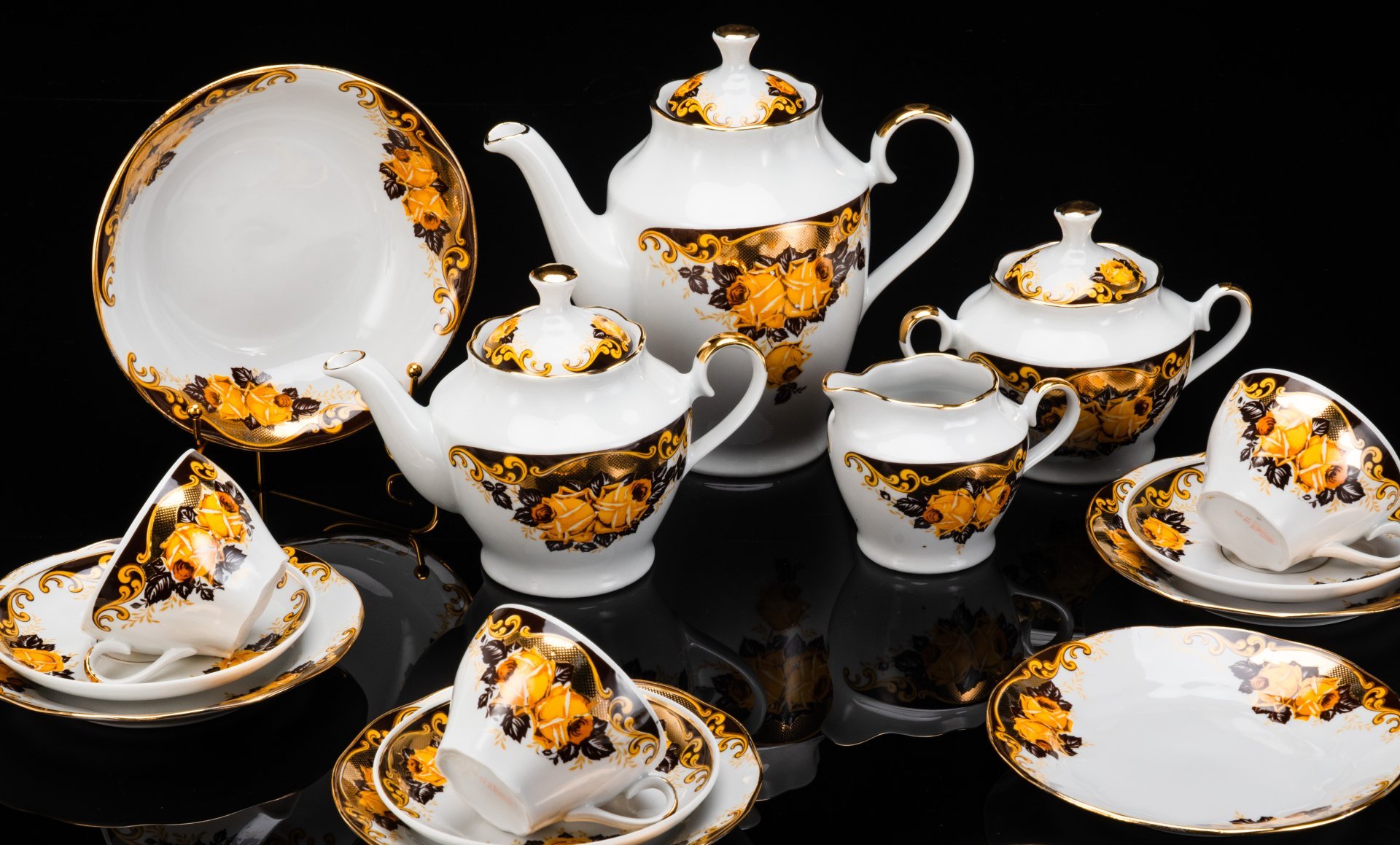 Сервиз чайно-кофейный "Жёлтая роза" на 4 персоны (19 предметов), фарфор, деколь, золочение, Рижский фарфорово-фаянсовый завод, СССР, 1960-1980 гг.