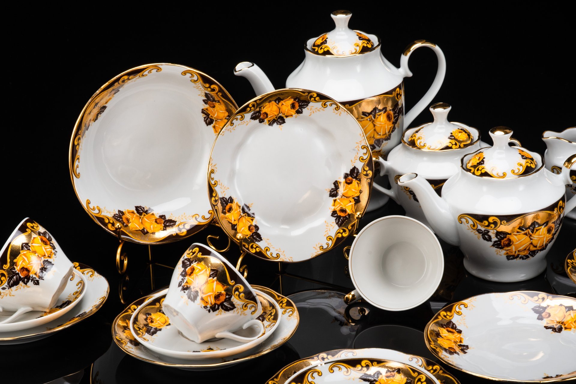 Сервиз чайно-кофейный "Жёлтая роза" на 4 персоны (19 предметов), фарфор, деколь, золочение, Рижский фарфорово-фаянсовый завод, СССР, 1960-1980 гг.