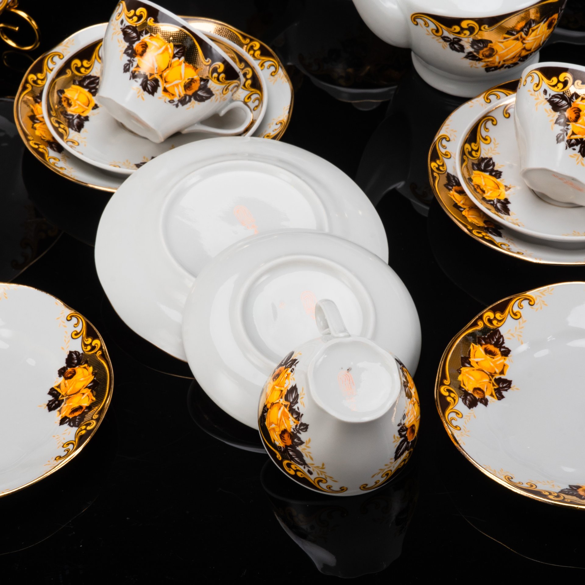 Сервиз чайно-кофейный "Жёлтая роза" на 4 персоны (19 предметов), фарфор, деколь, золочение, Рижский фарфорово-фаянсовый завод, СССР, 1960-1980 гг.