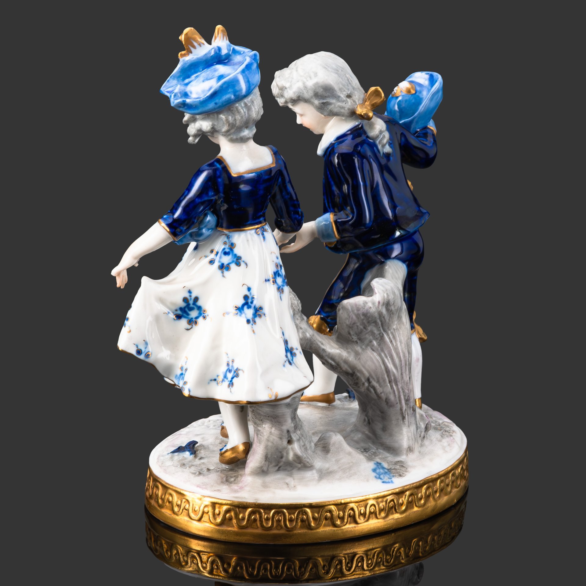Статуэтка "Приглашение на танец", фарфор, роспись, золочение, Aelteste Volkstedt, Германия, 1950-1970 гг.
