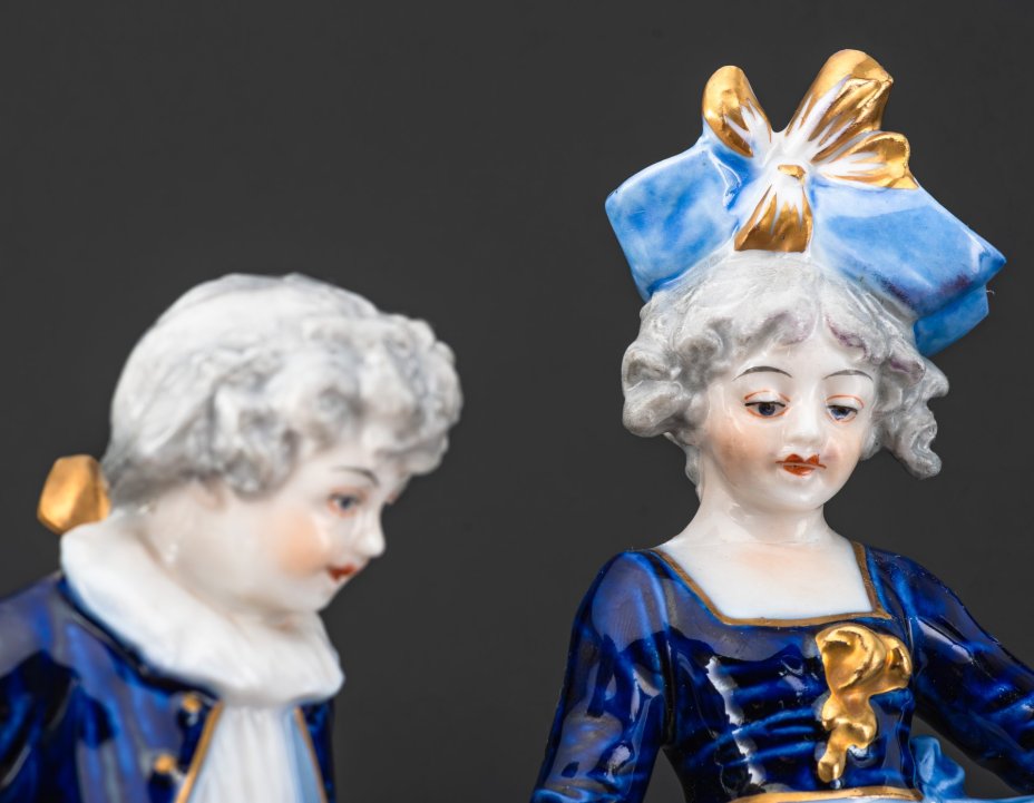 Статуэтка "Приглашение на танец", фарфор, роспись, золочение, Aelteste Volkstedt, Германия, 1950-1970 гг.