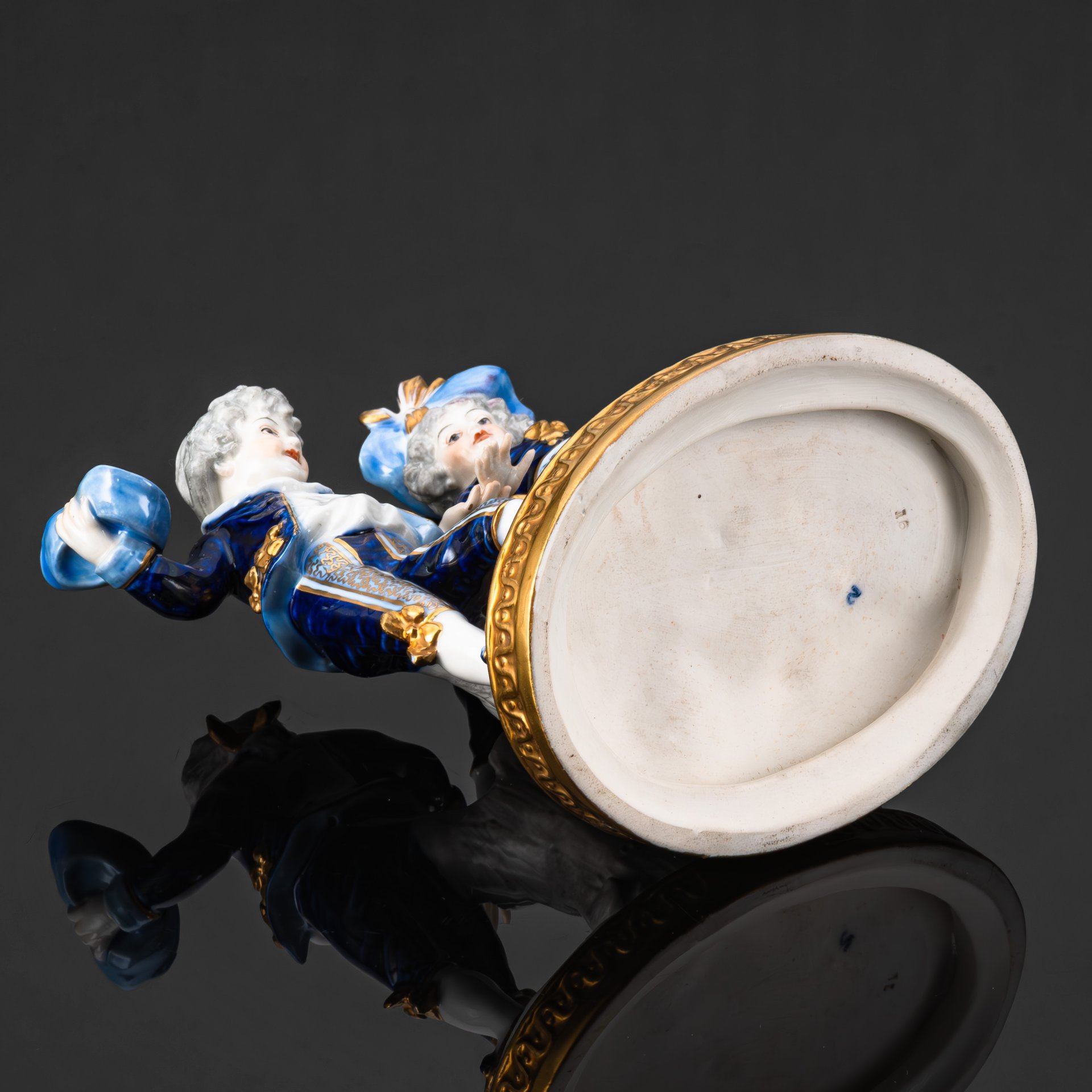 Статуэтка "Приглашение на танец", фарфор, роспись, золочение, Aelteste Volkstedt, Германия, 1950-1970 гг.