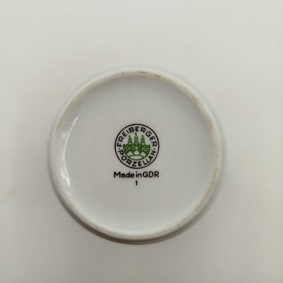 Молочник из кофейного сервиза "Эгоист", фарфор, золочение, деколь, Freiberg Porzellan, ГДР, 1970-1990 гг., Freiberg Porzellan
