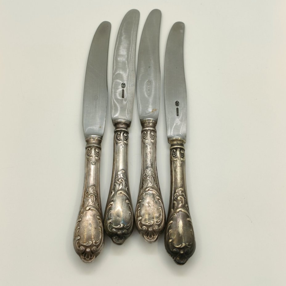 Набор из 4-х столовых ножей с растительным декором (в подборе), мНЦ (медь-никель-цинк), нержавеющая сталь, Вольнянский завод столовых приборов им. Шевченко (ЗiШ, ЗиШ), СССР, 1960-1990 гг.