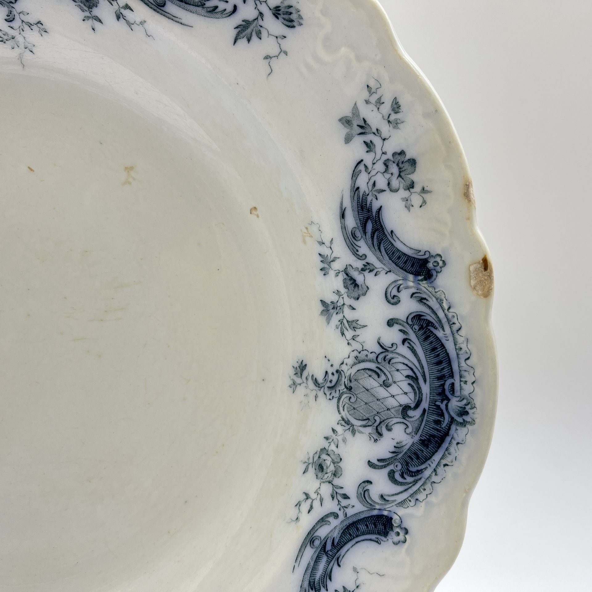 Тарелка суповая c флористическим декором, фаянс, деколь, Villeroy & Boch, Германия, 1874-1909 гг.