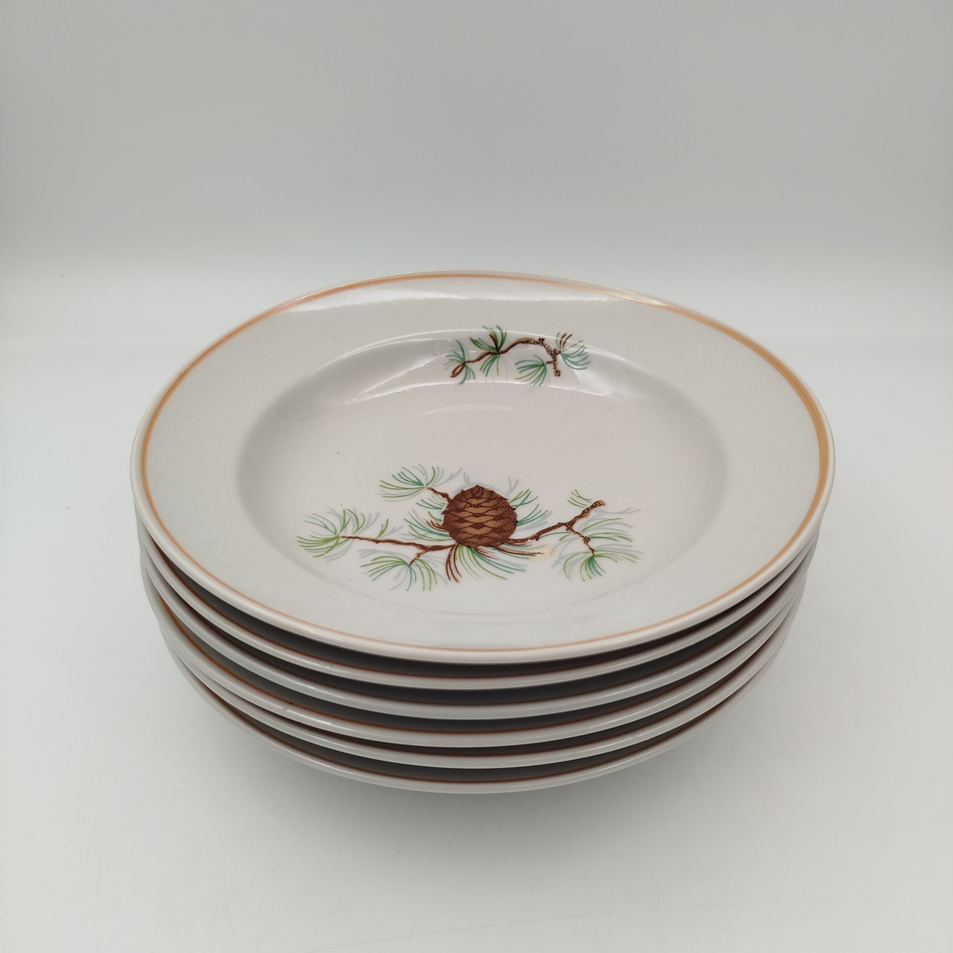 Набор обеденных тарелок "Шишки" на 6 персон, фарфор, деколь, Фарфоровый завод «Пролетарий» (Бронница, Мста), СССР, 1976-1991 гг.