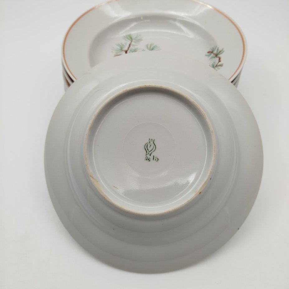 Набор обеденных тарелок "Шишки" на 6 персон, фарфор, деколь, Фарфоровый завод «Пролетарий» (Бронница, Мста), СССР, 1976-1991 гг.