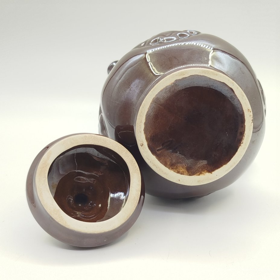 Кувшин с монохромным объемным орнаментальным декором, керамика, глазурь, СССР, 1970-1990 гг.