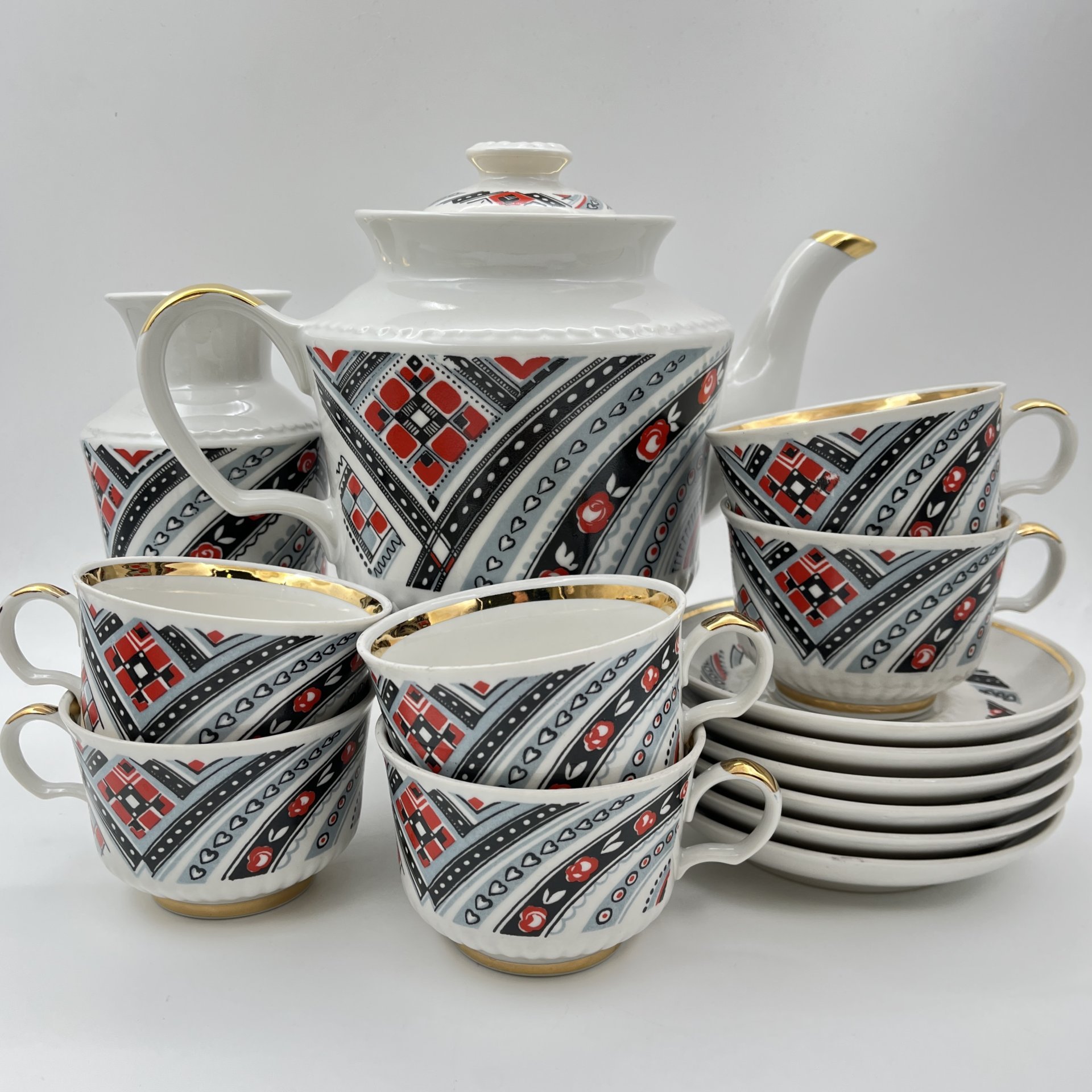 Сервиз чайный на 6 персон (17 предметов), фарфор, крытье, золочение, Тернопольский фарфоровый завод, СССР, 1975-1991 гг.