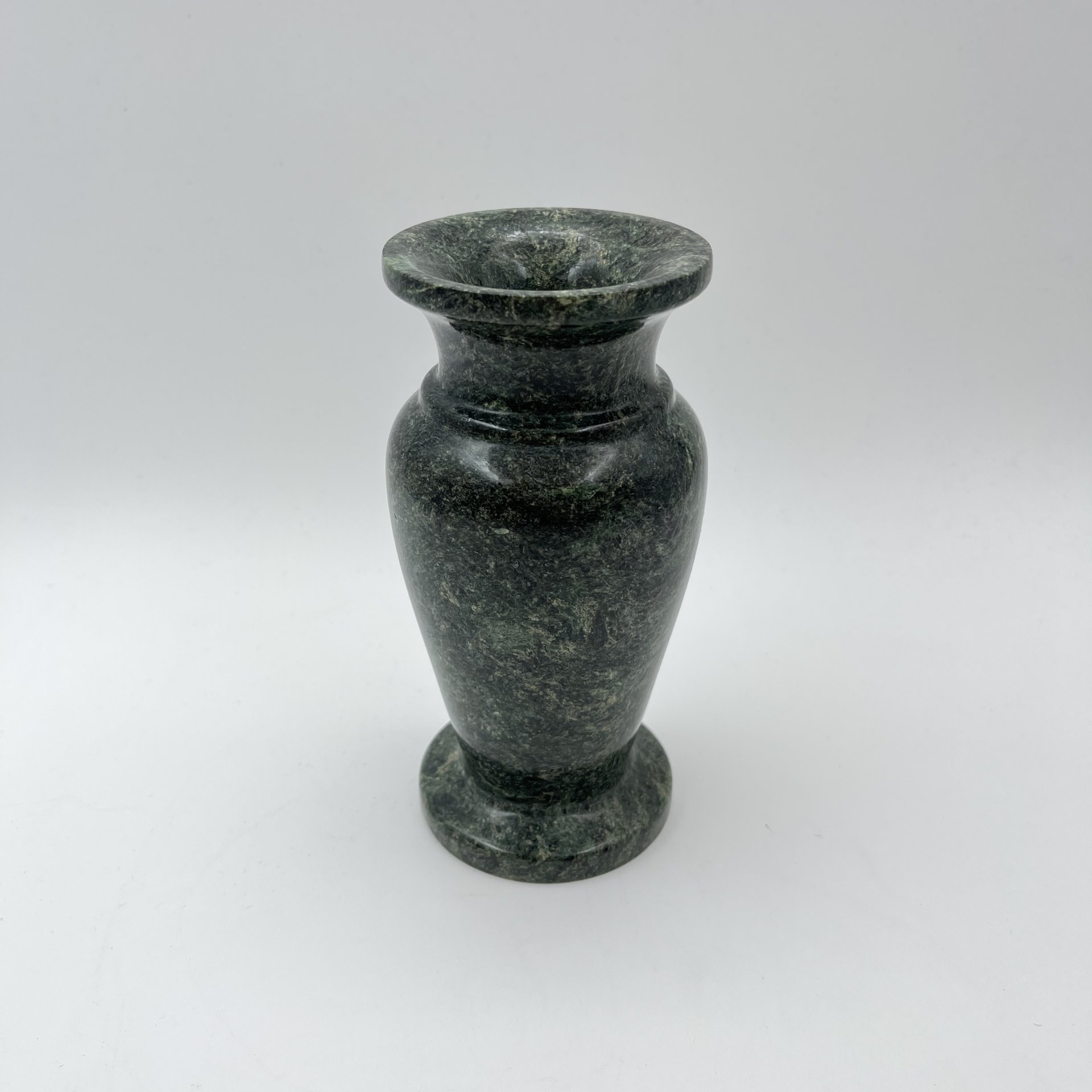 Ваза для маленького букета, натуральный камень (гранит), Азия, 2000-2015 гг.